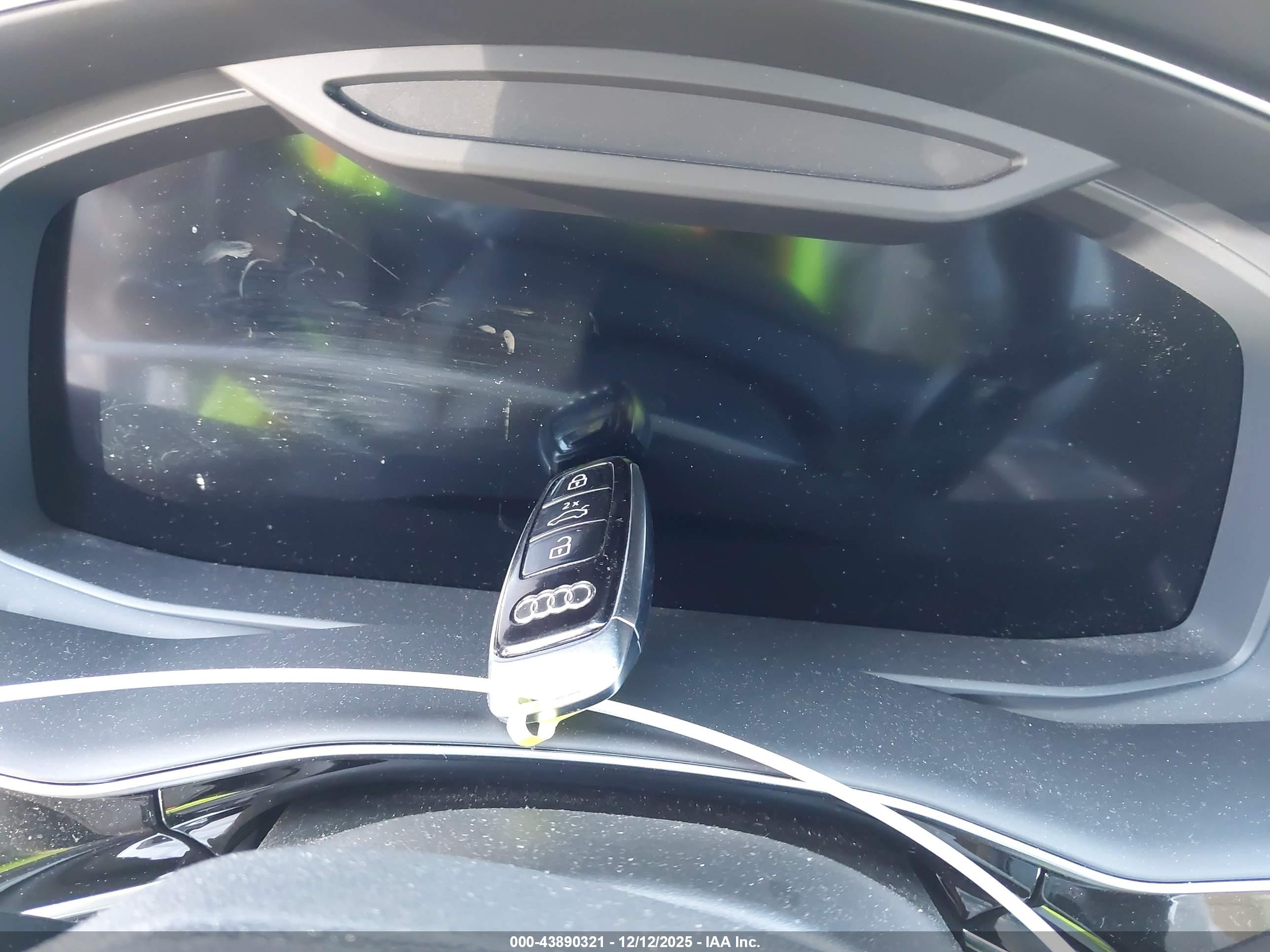 AUDI Q7 image 11