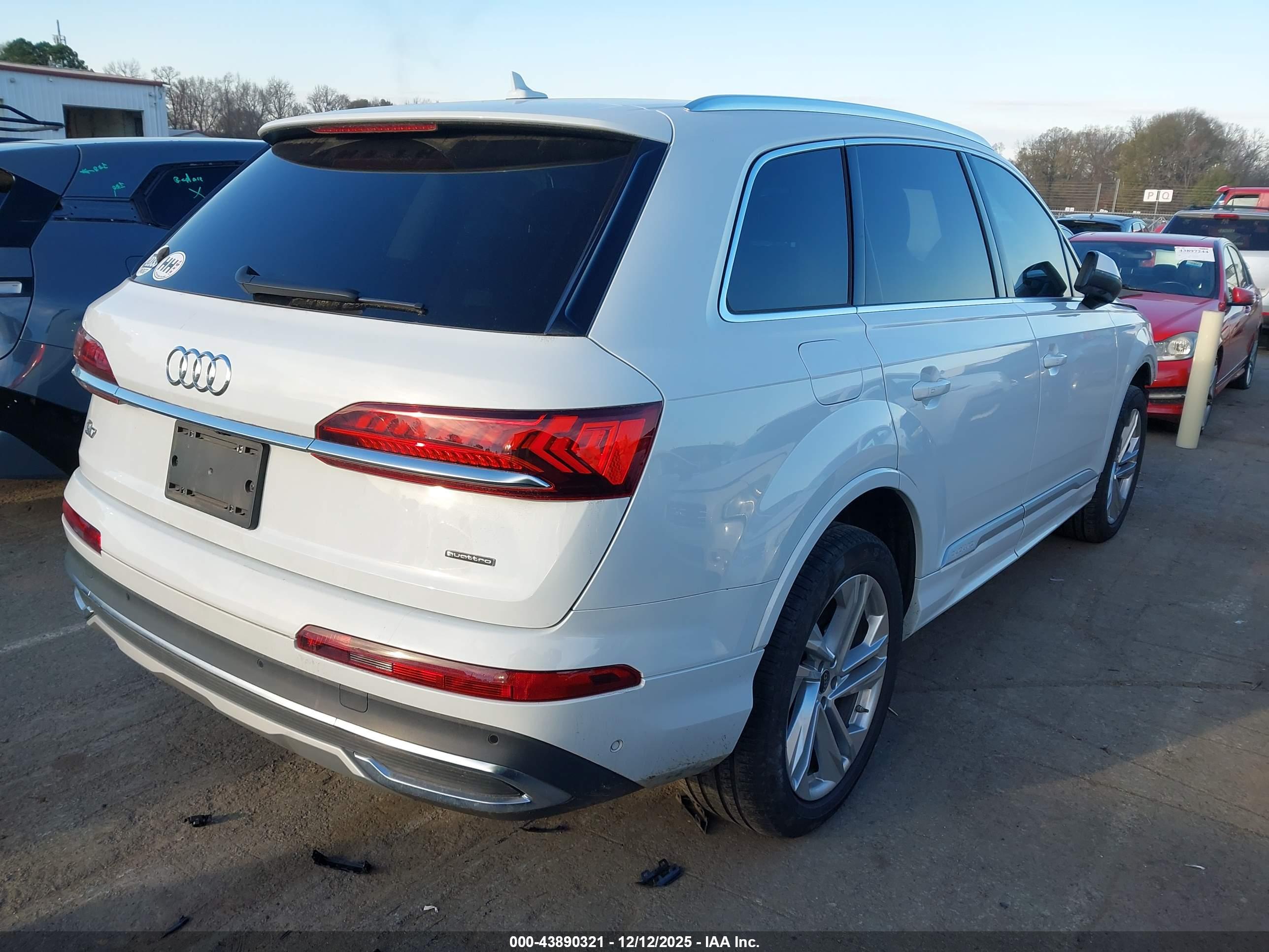 AUDI Q7 image 4