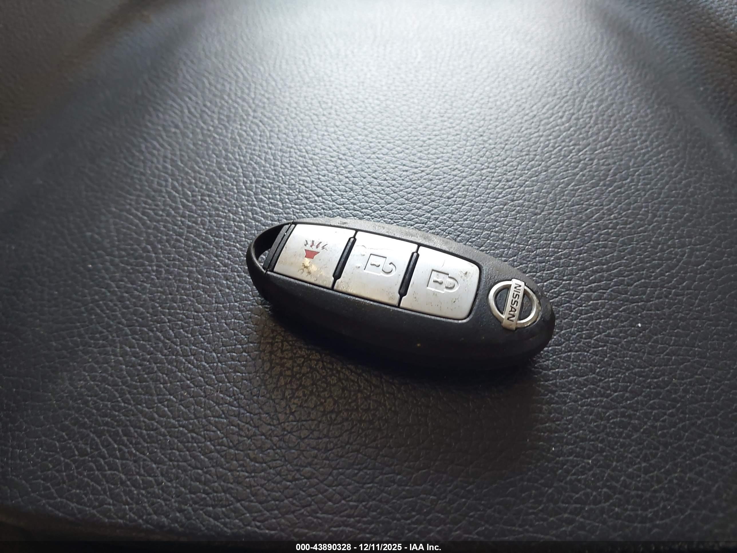 NISSAN ROGUE image 11