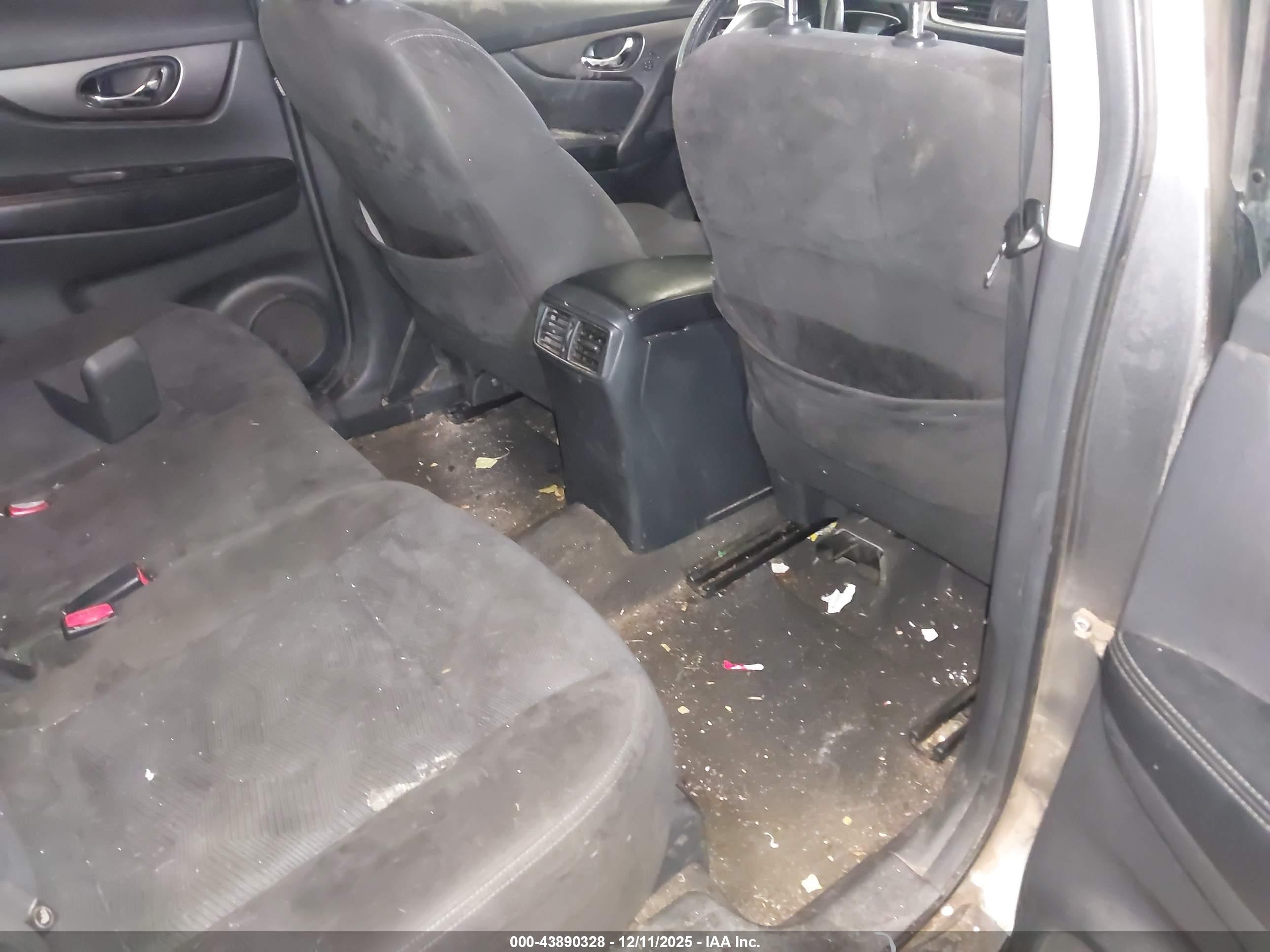 NISSAN ROGUE image 8