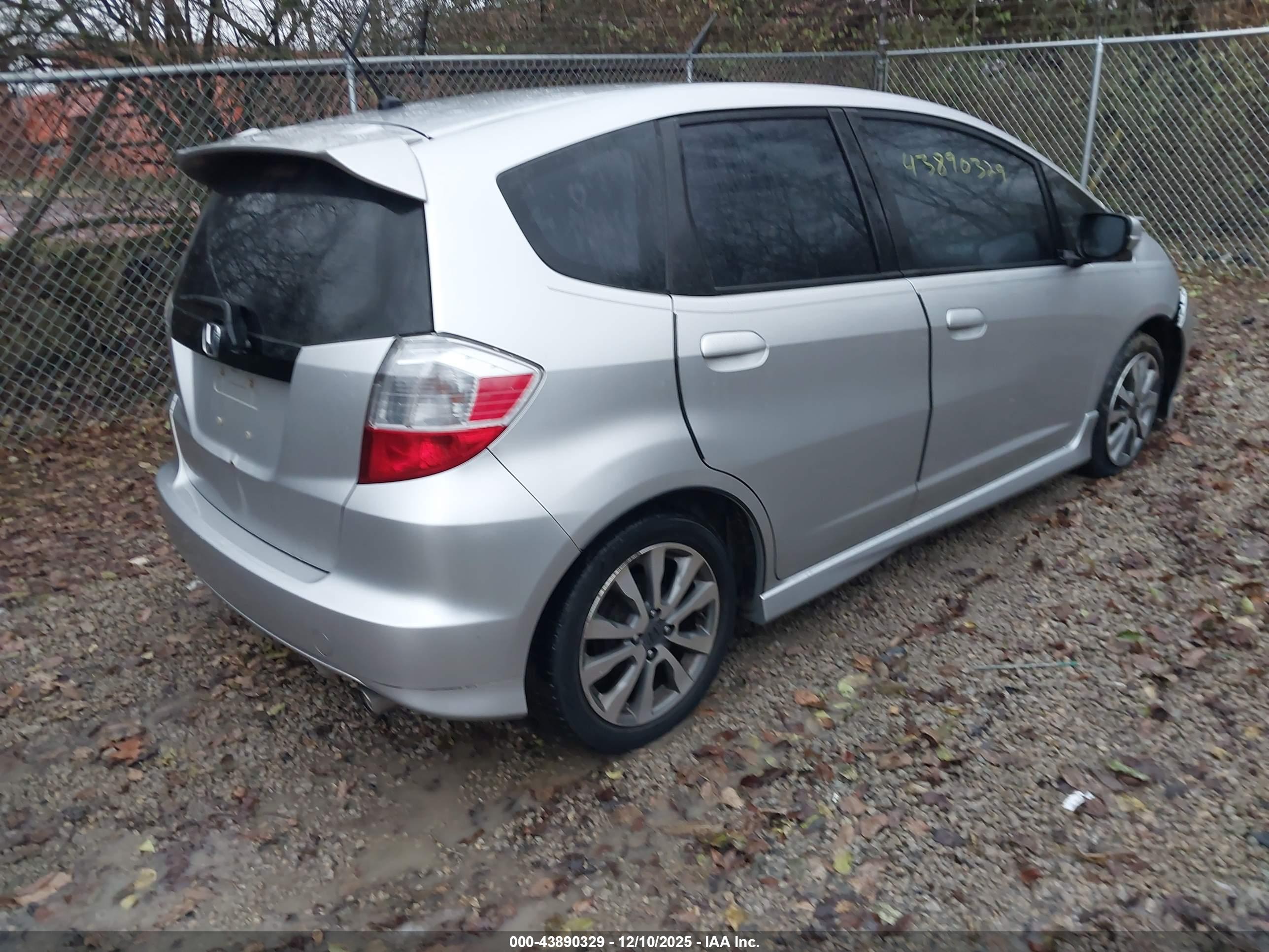 HONDA FIT image 4