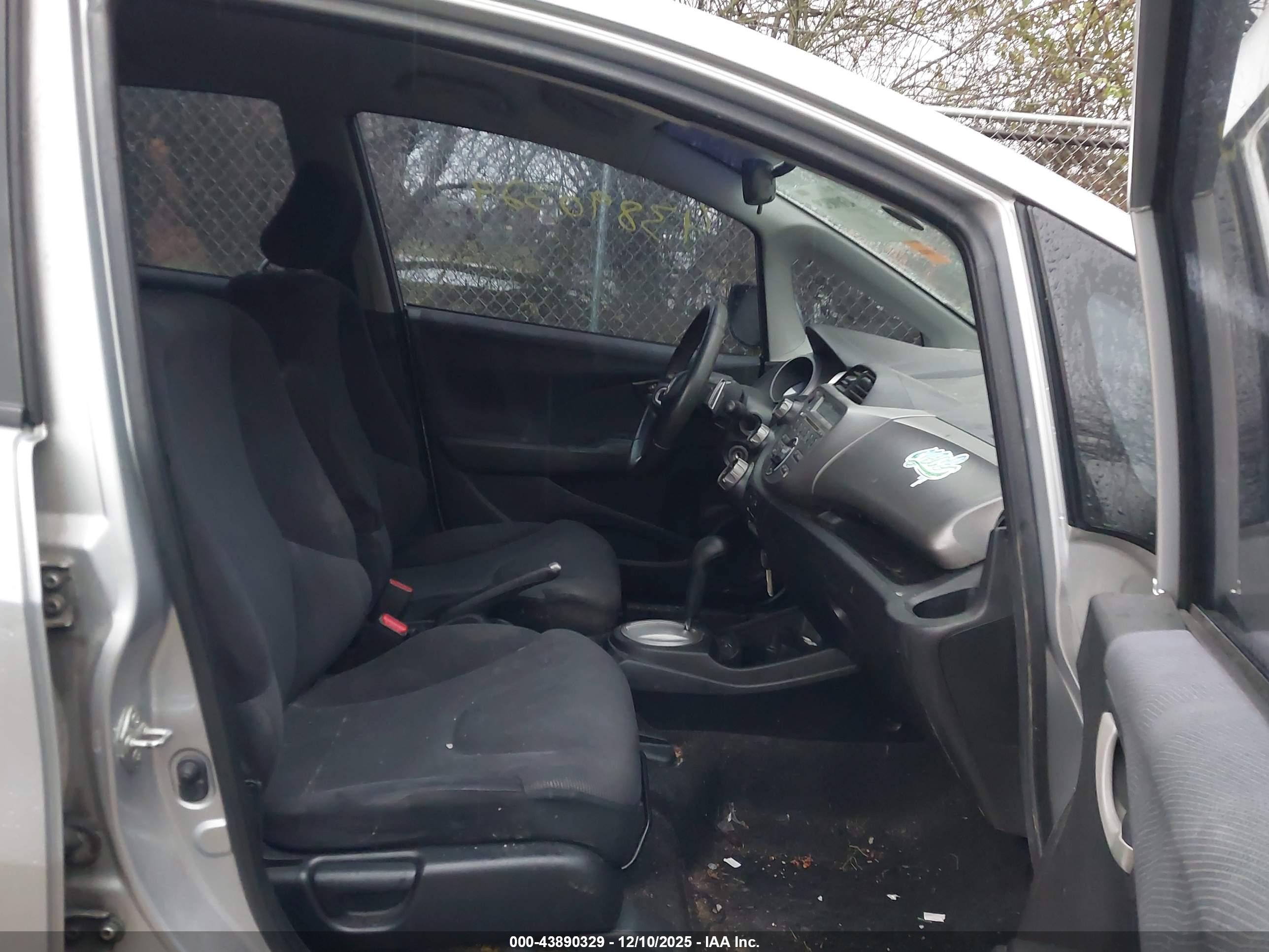 HONDA FIT image 5