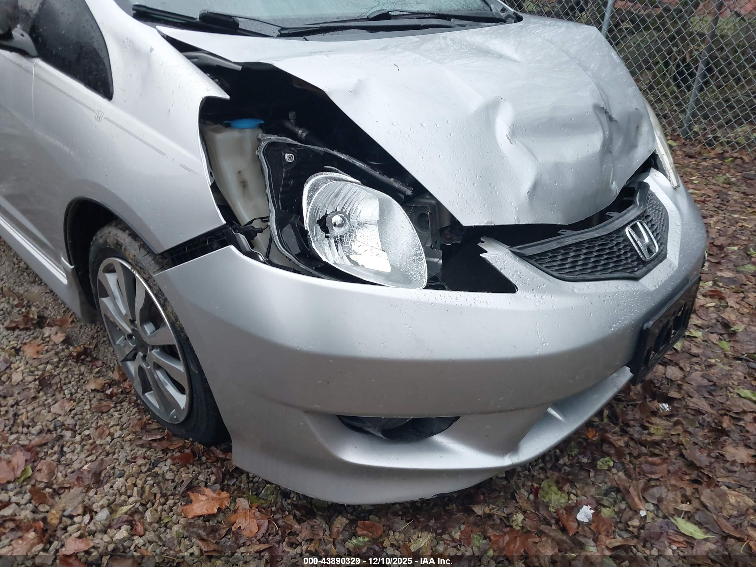 HONDA FIT image 6