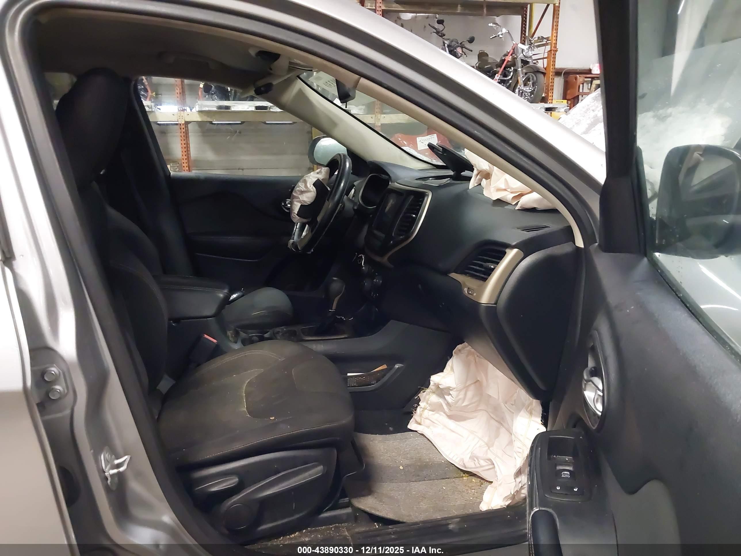 JEEP CHEROKEE image 5