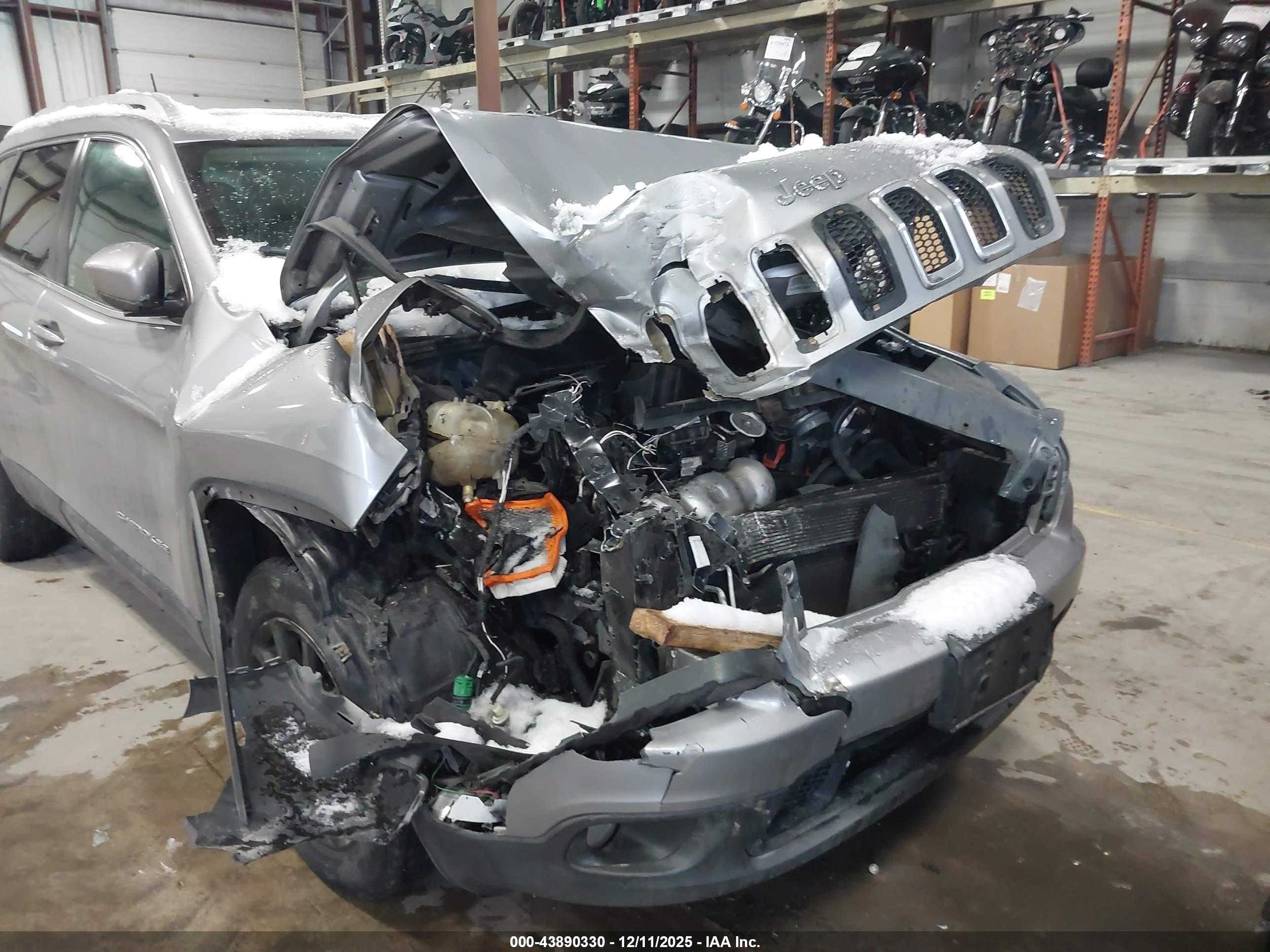 JEEP CHEROKEE image 6