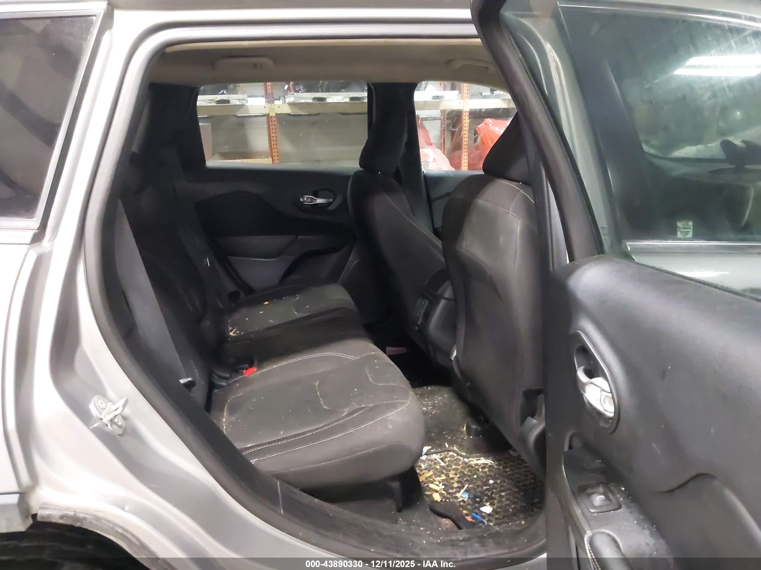 JEEP CHEROKEE image 8