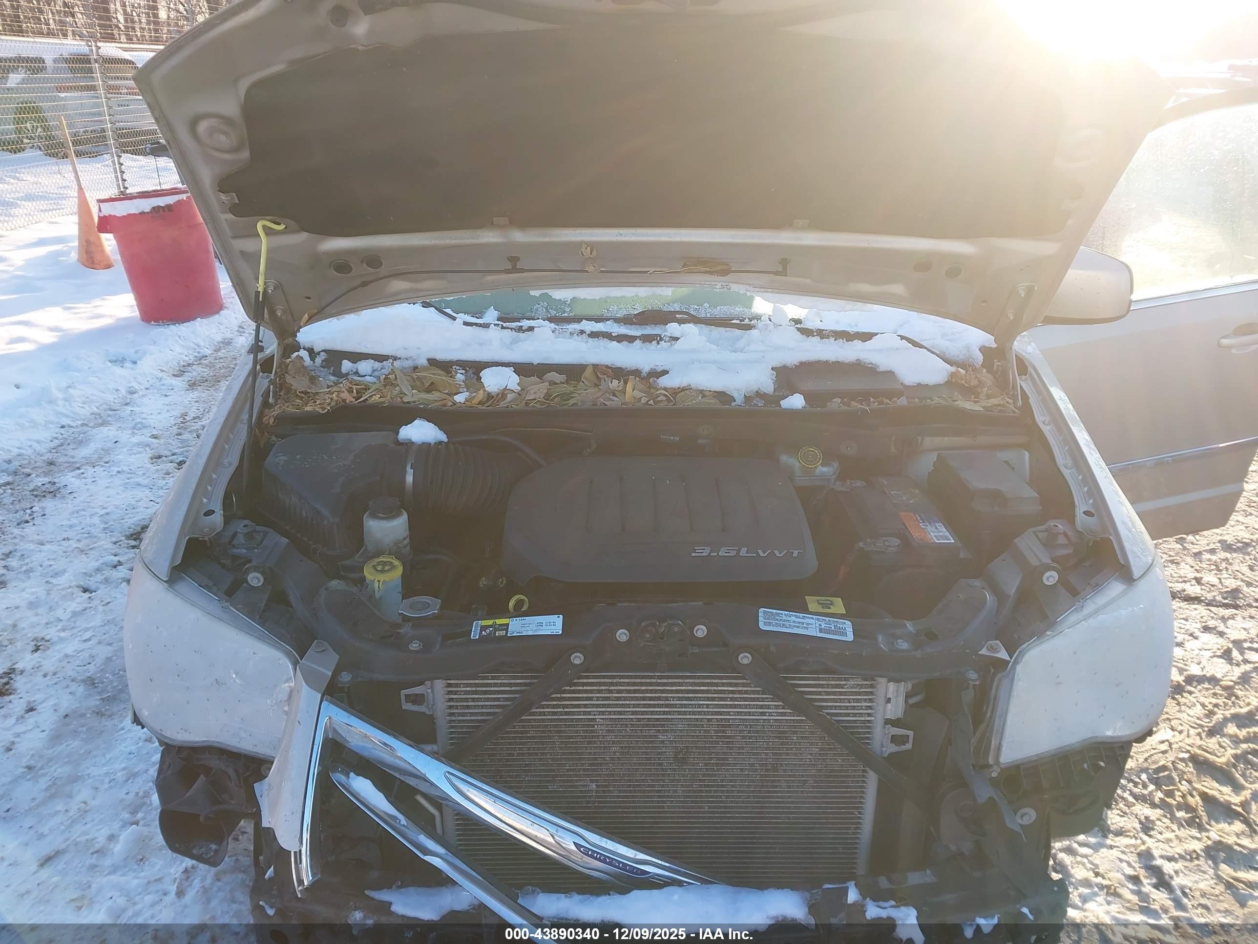 CHRYSLER TOWN image 10
