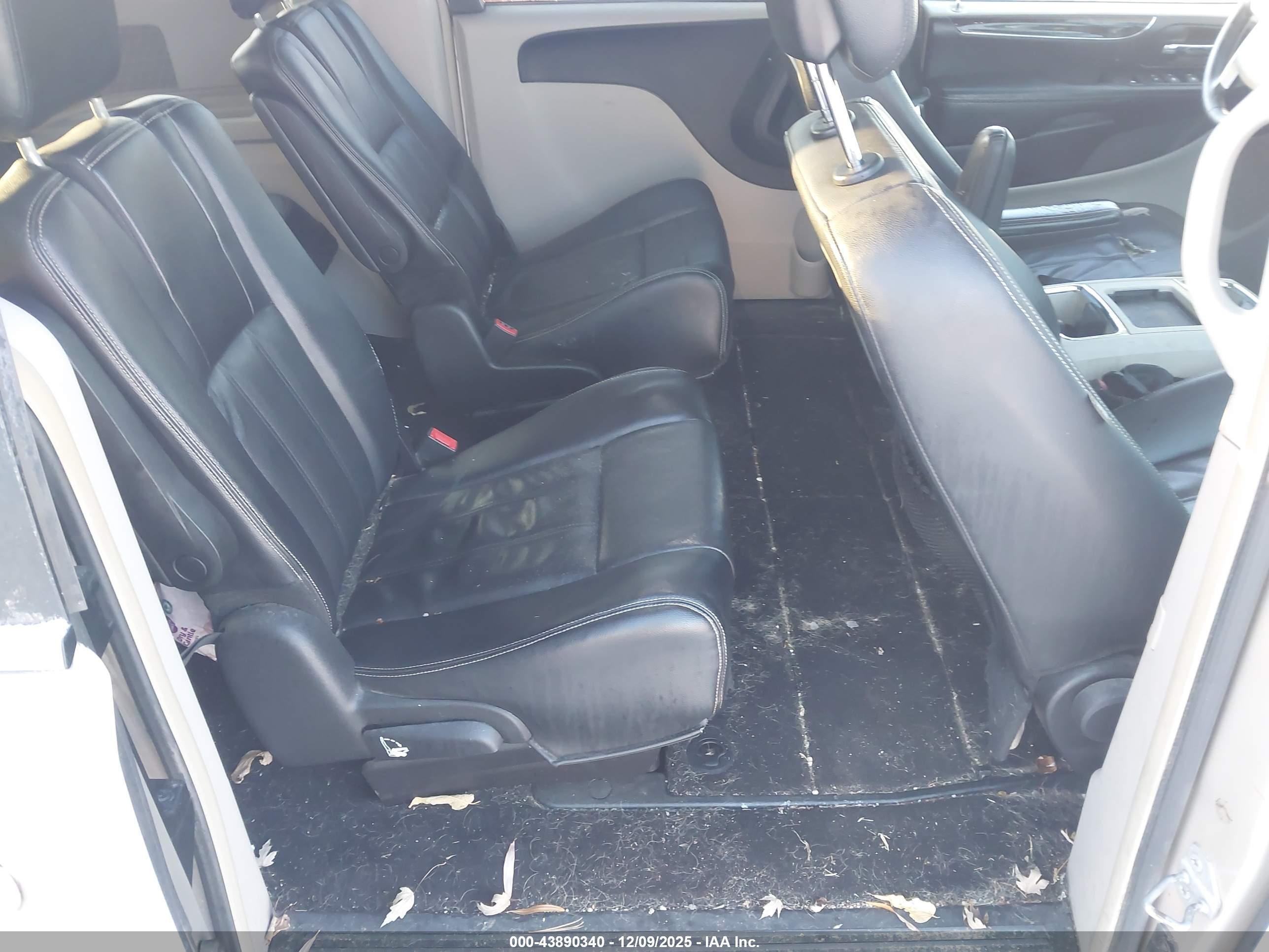 CHRYSLER TOWN image 8