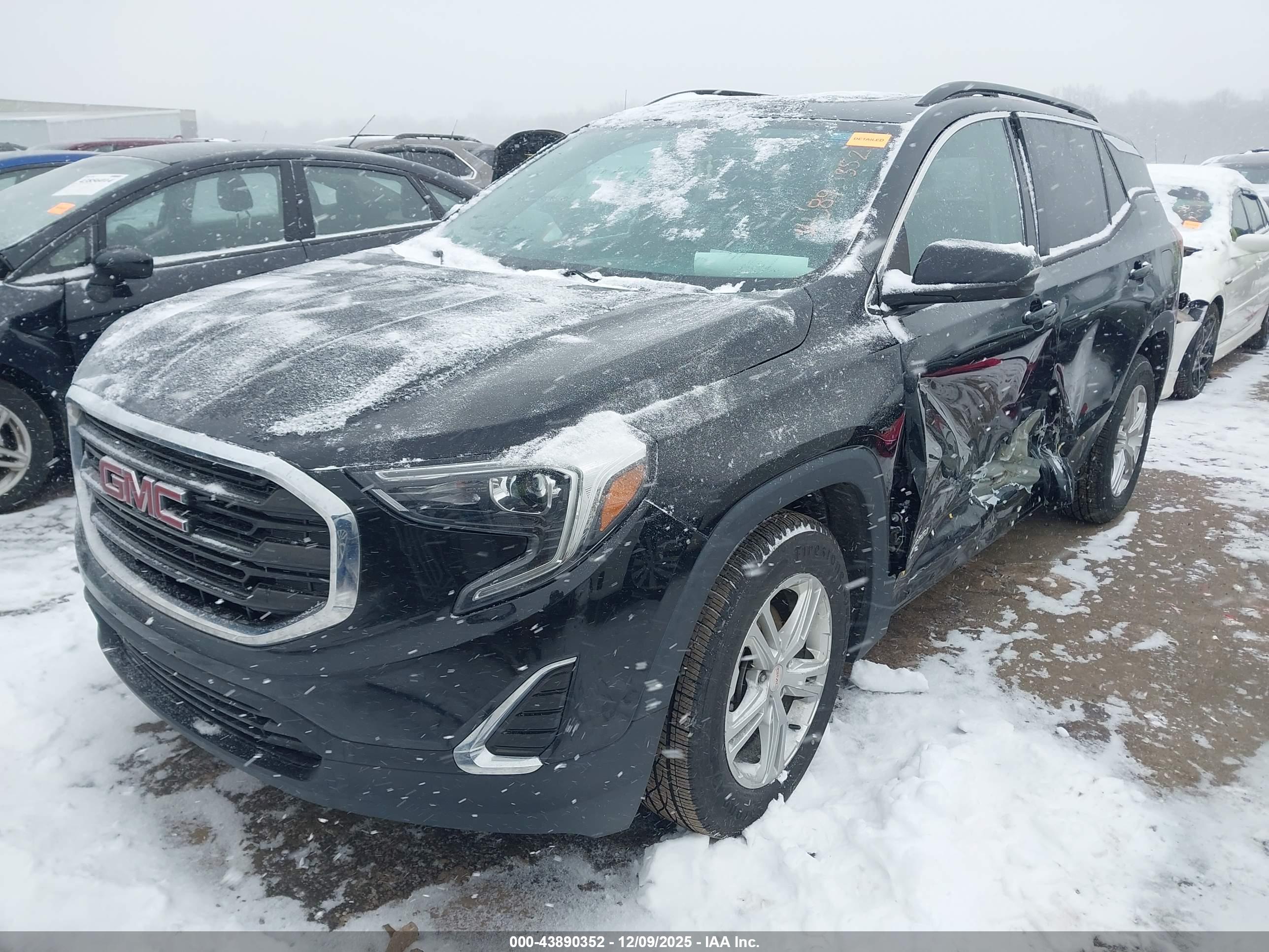 GMC TERRAIN image 2