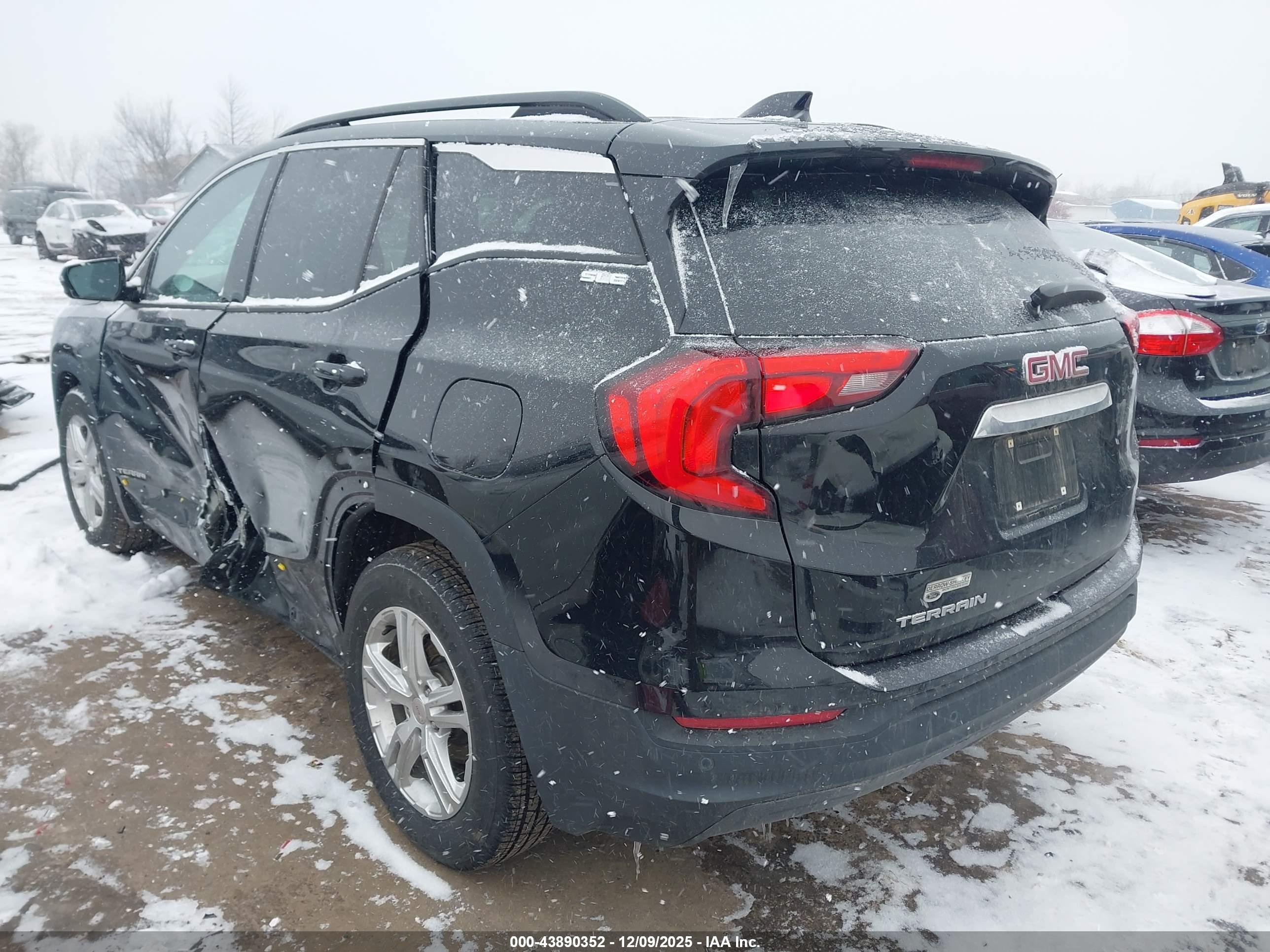 GMC TERRAIN image 3