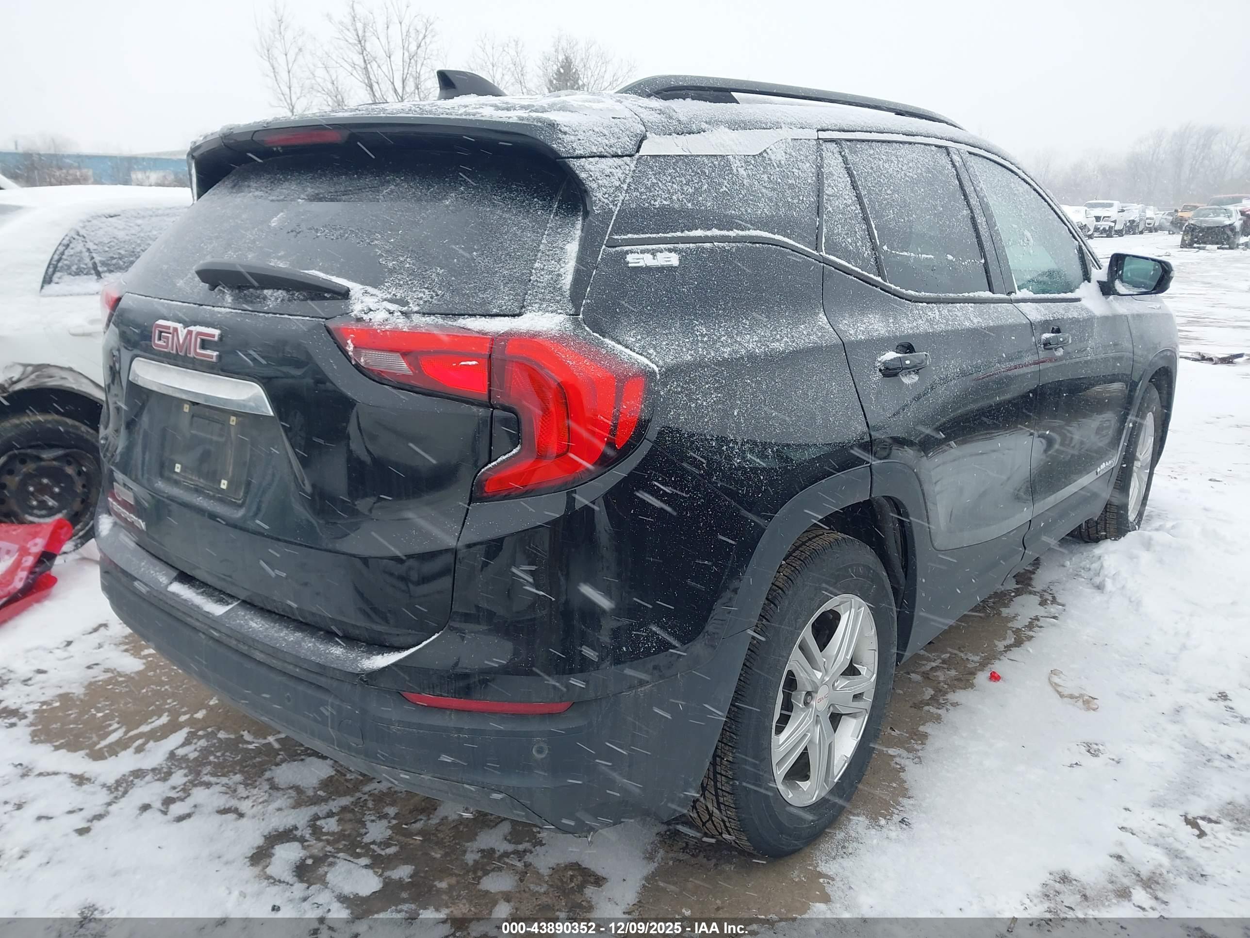 GMC TERRAIN image 4
