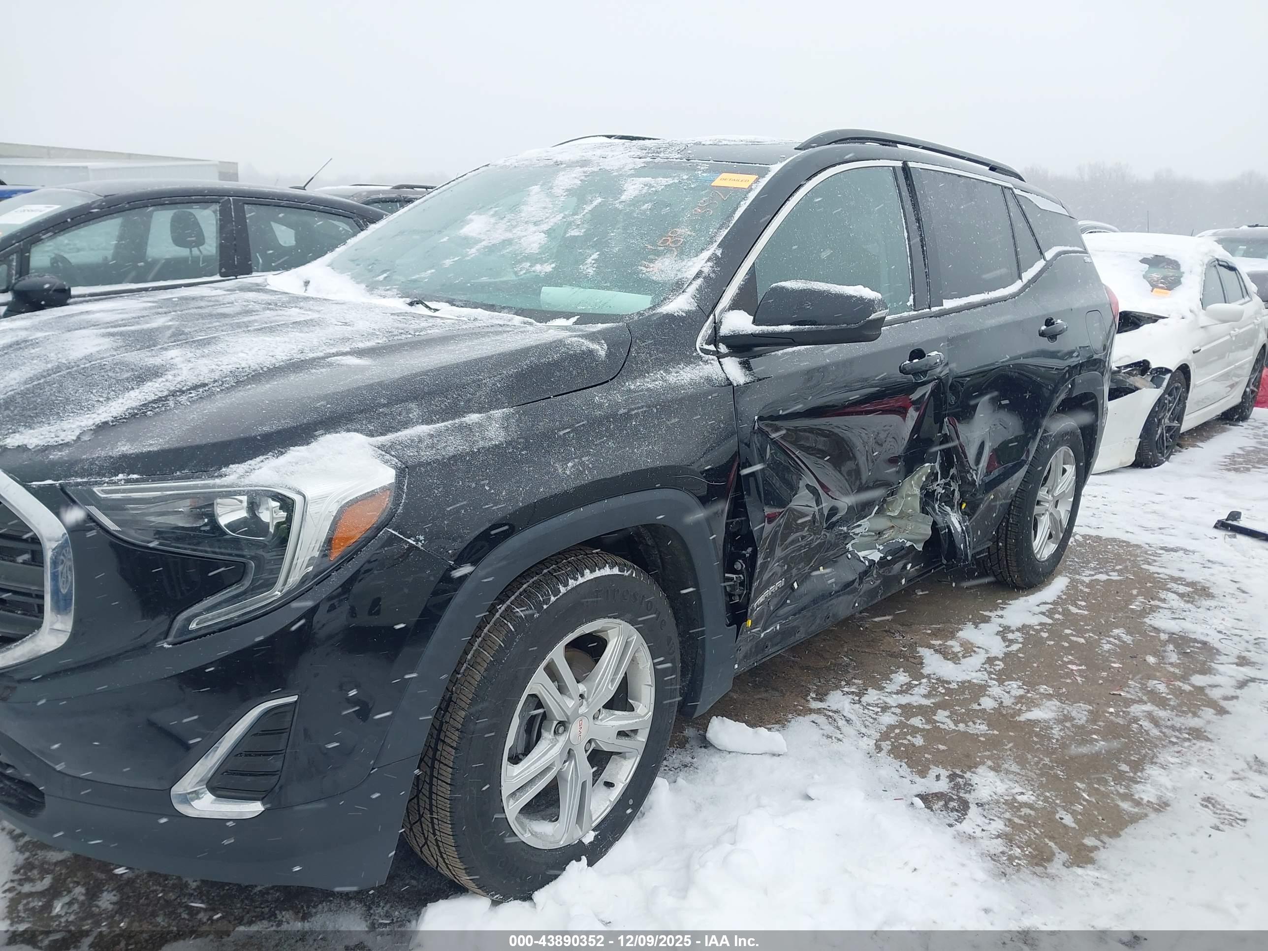 GMC TERRAIN image 6