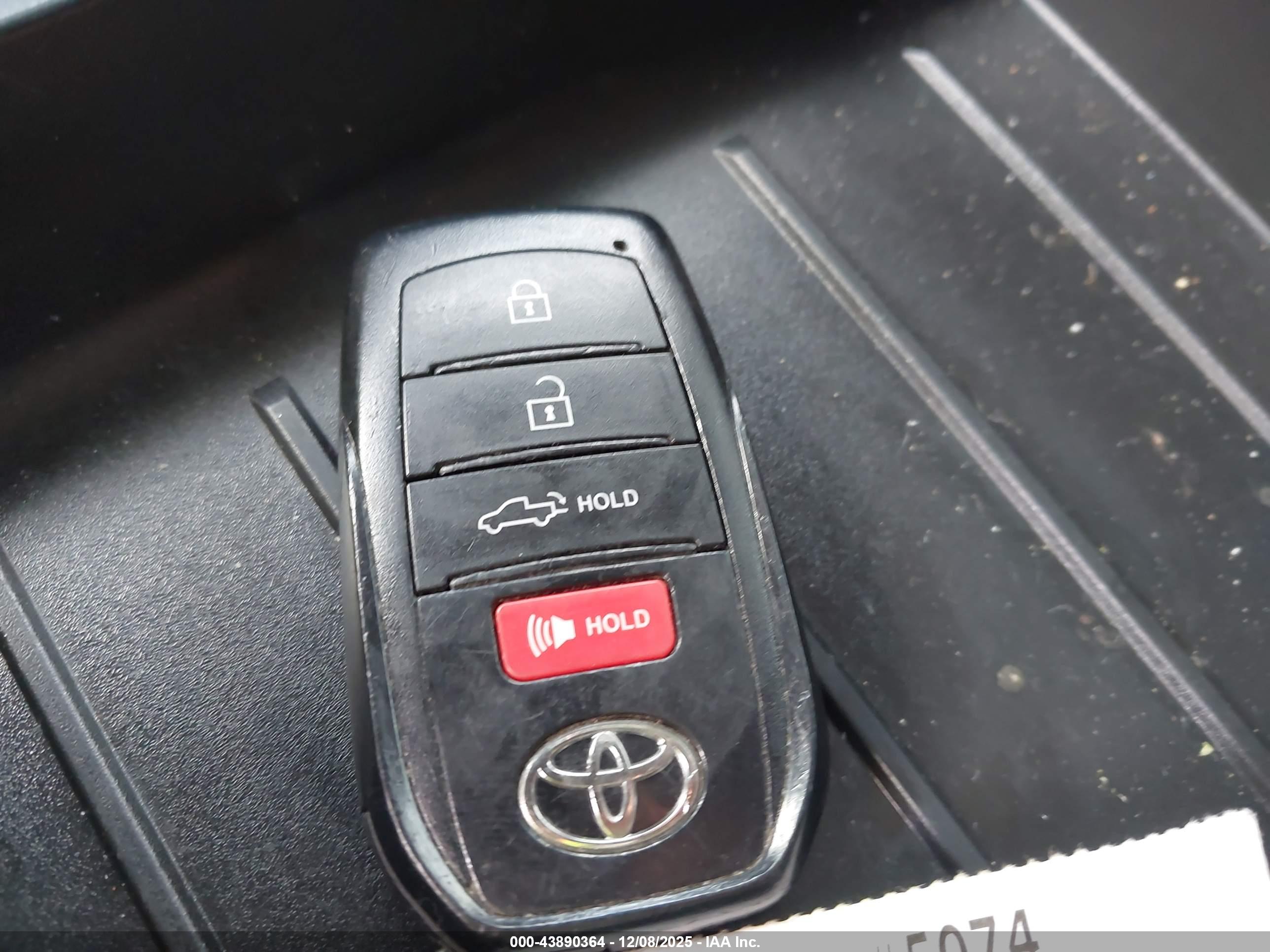 TOYOTA TUNDRA image 11