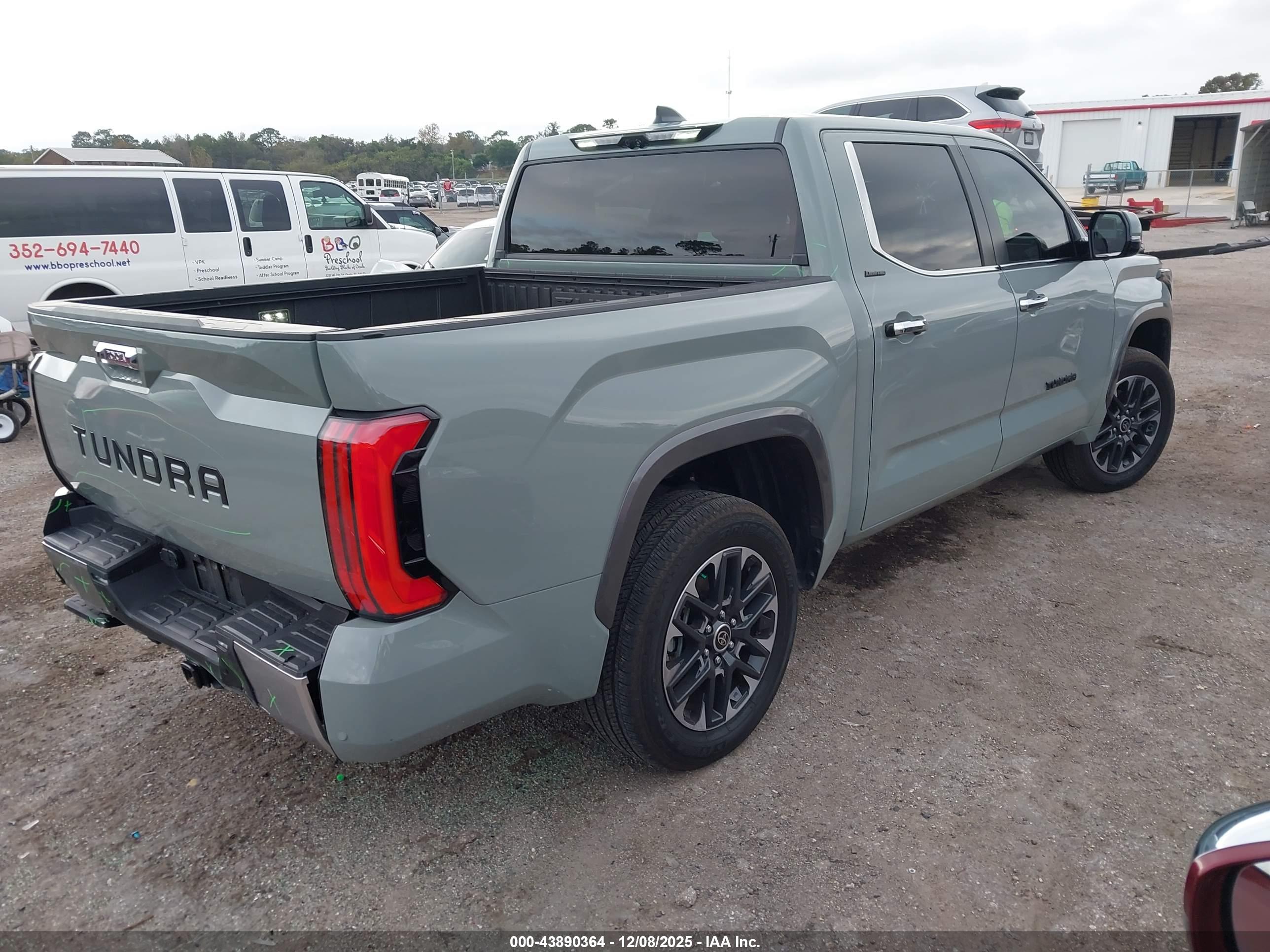 TOYOTA TUNDRA image 4