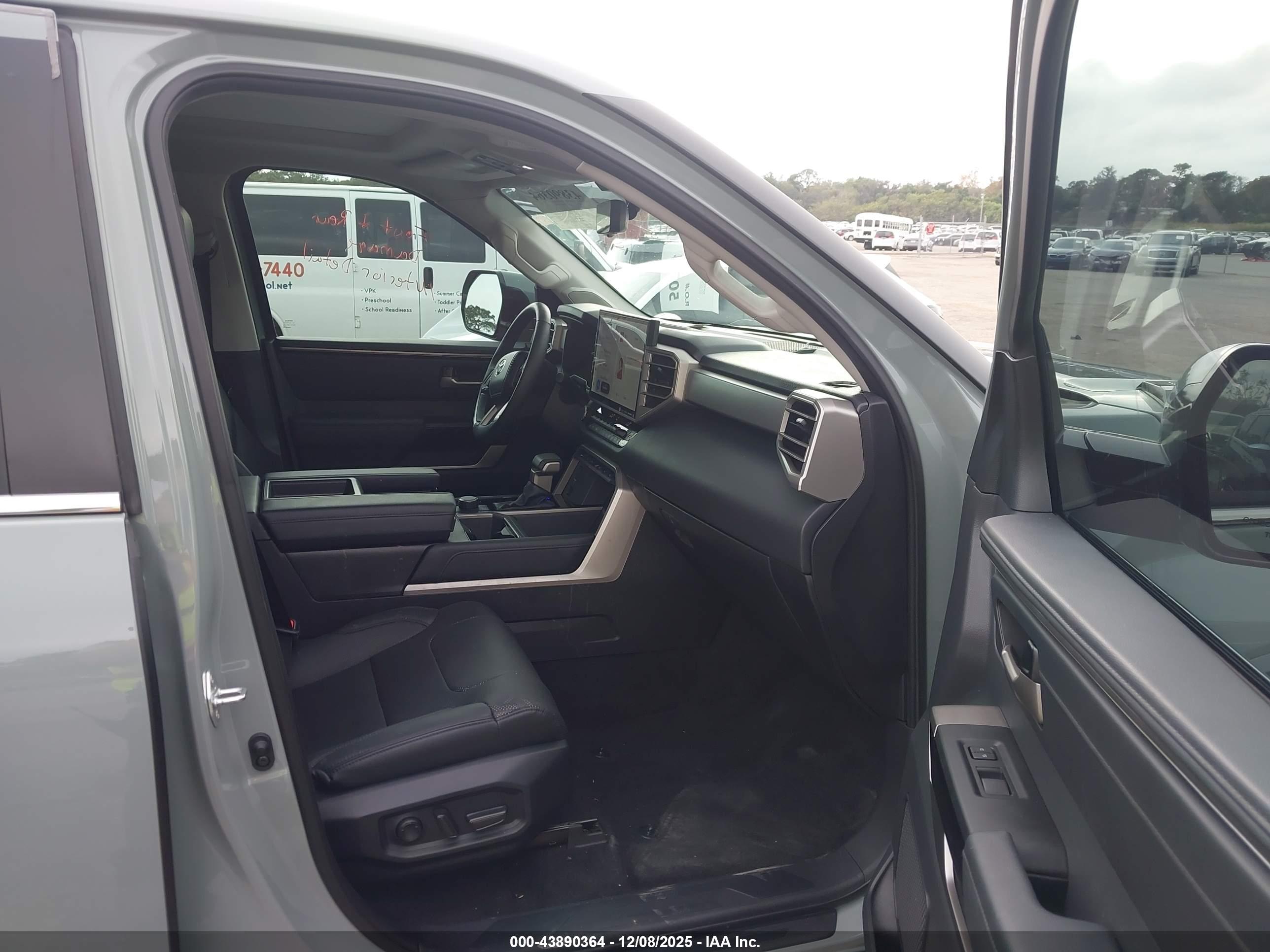 TOYOTA TUNDRA image 5