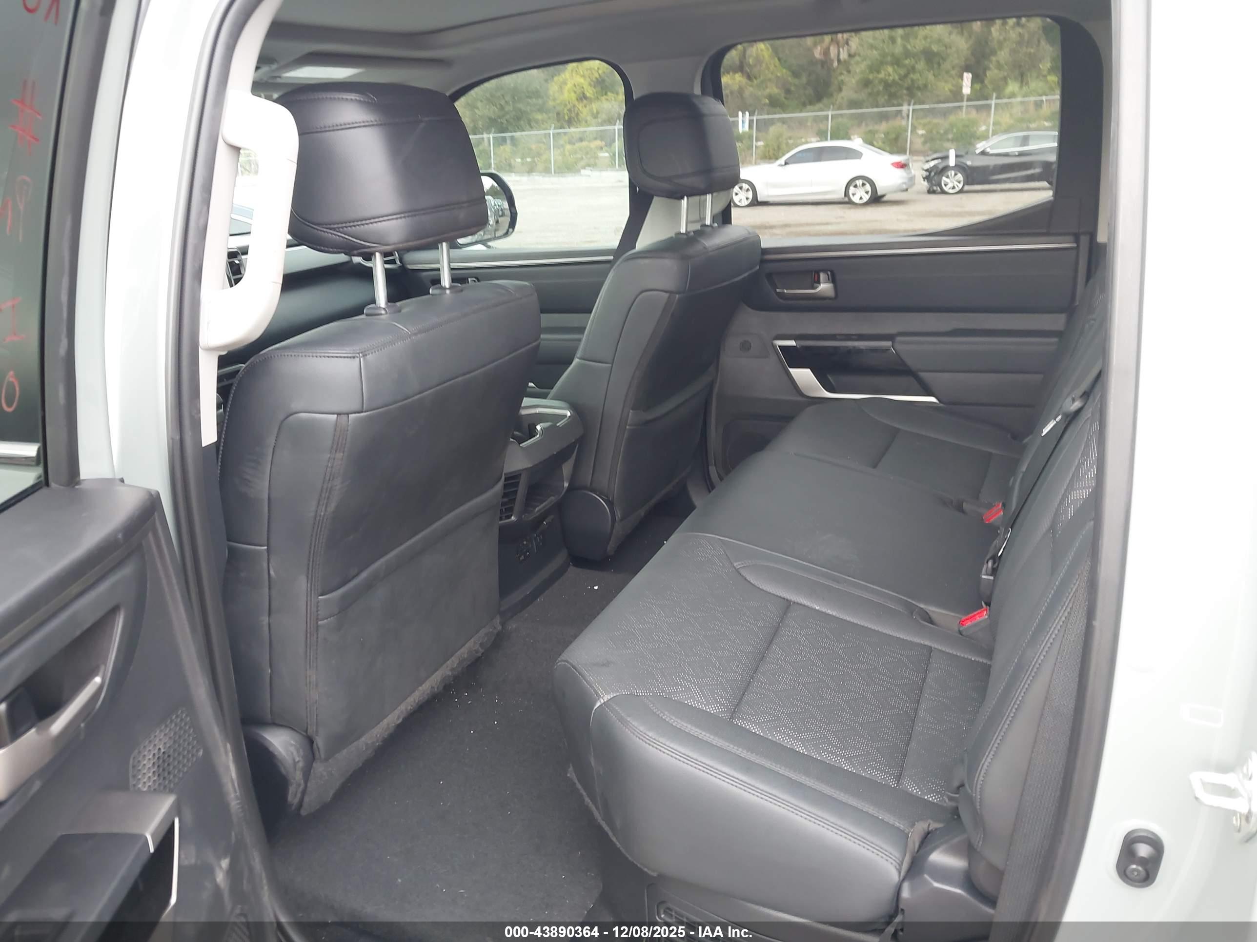 TOYOTA TUNDRA image 8