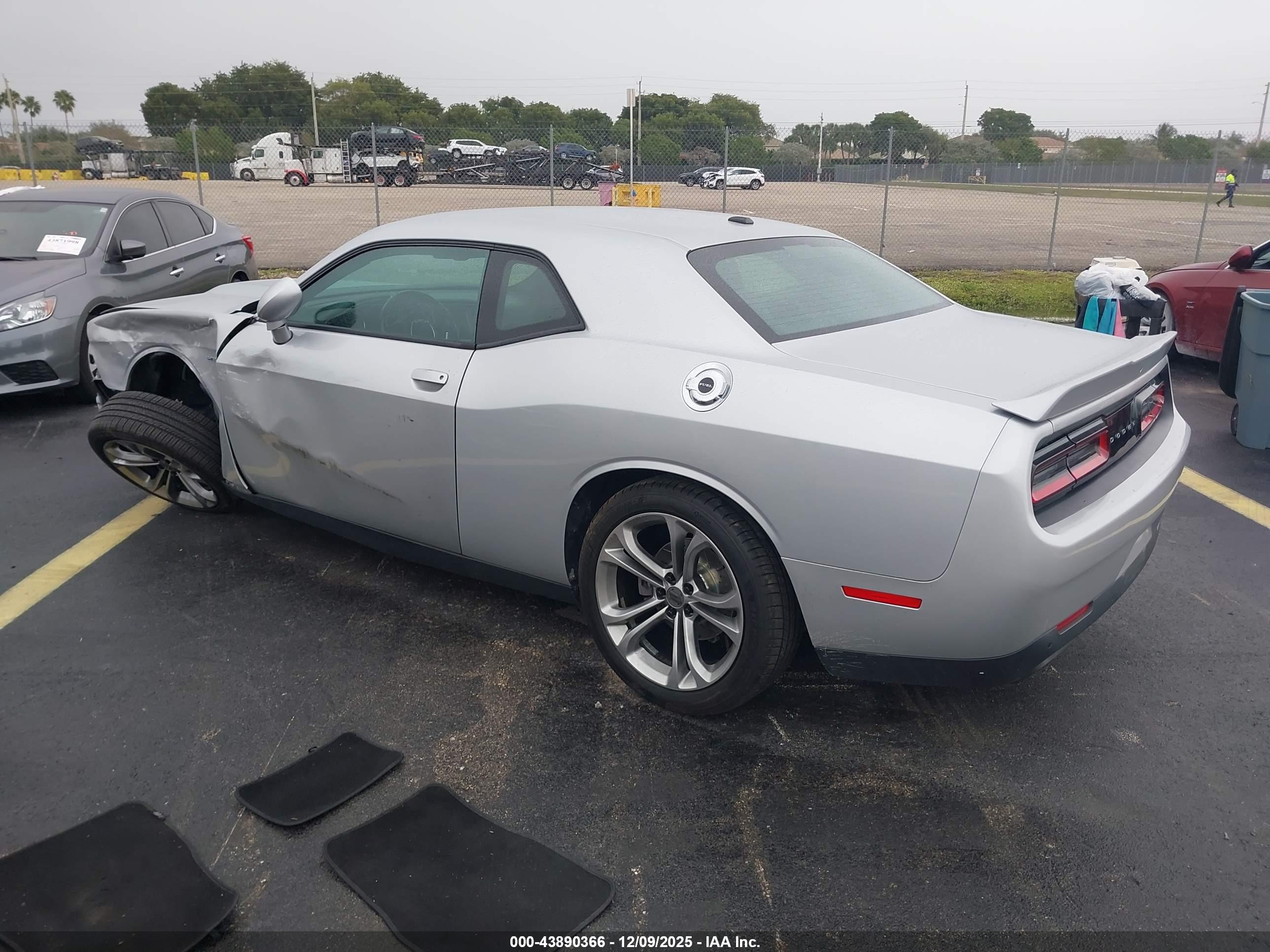 DODGE CHALLENGER image 3