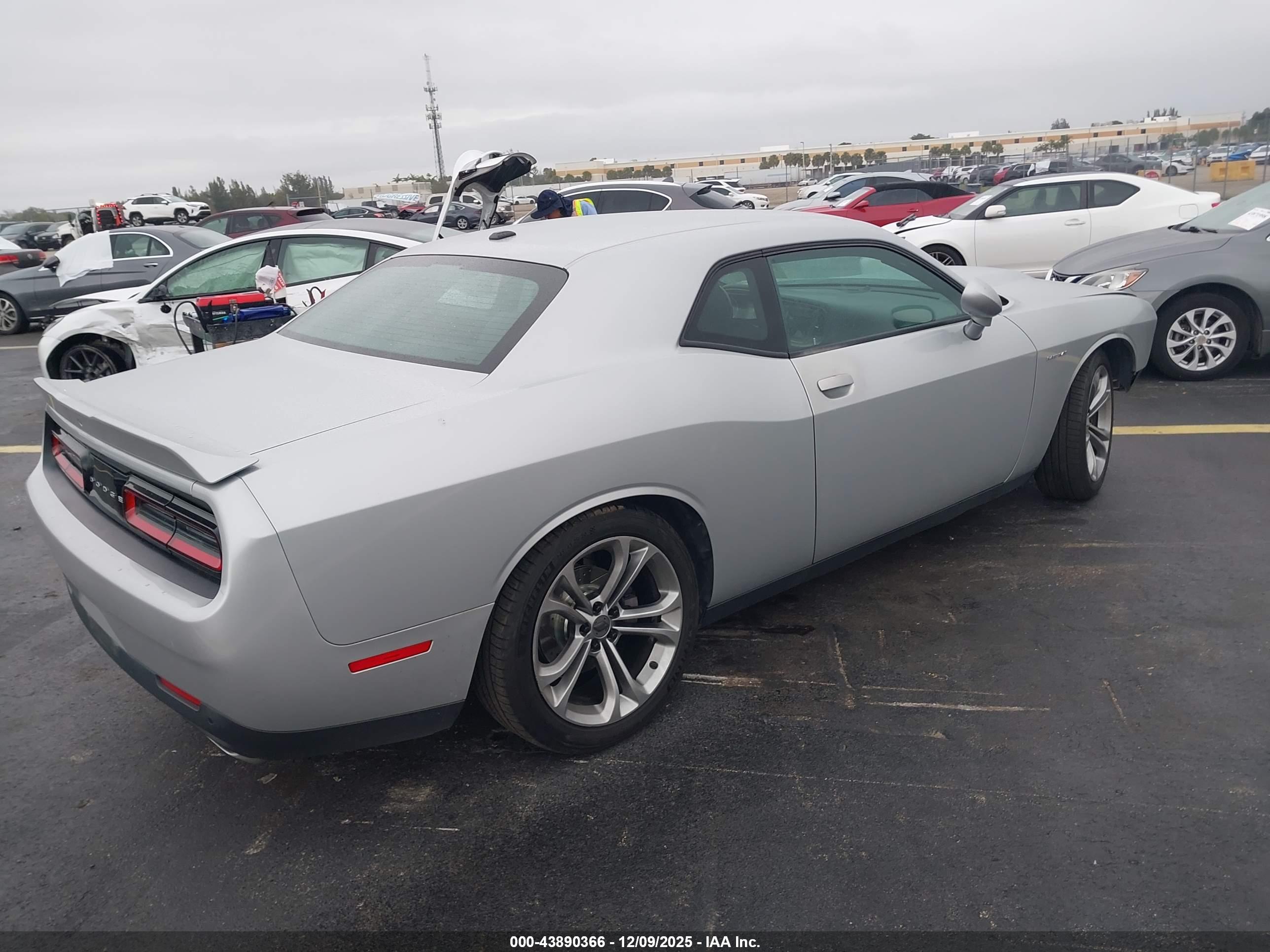 DODGE CHALLENGER image 4