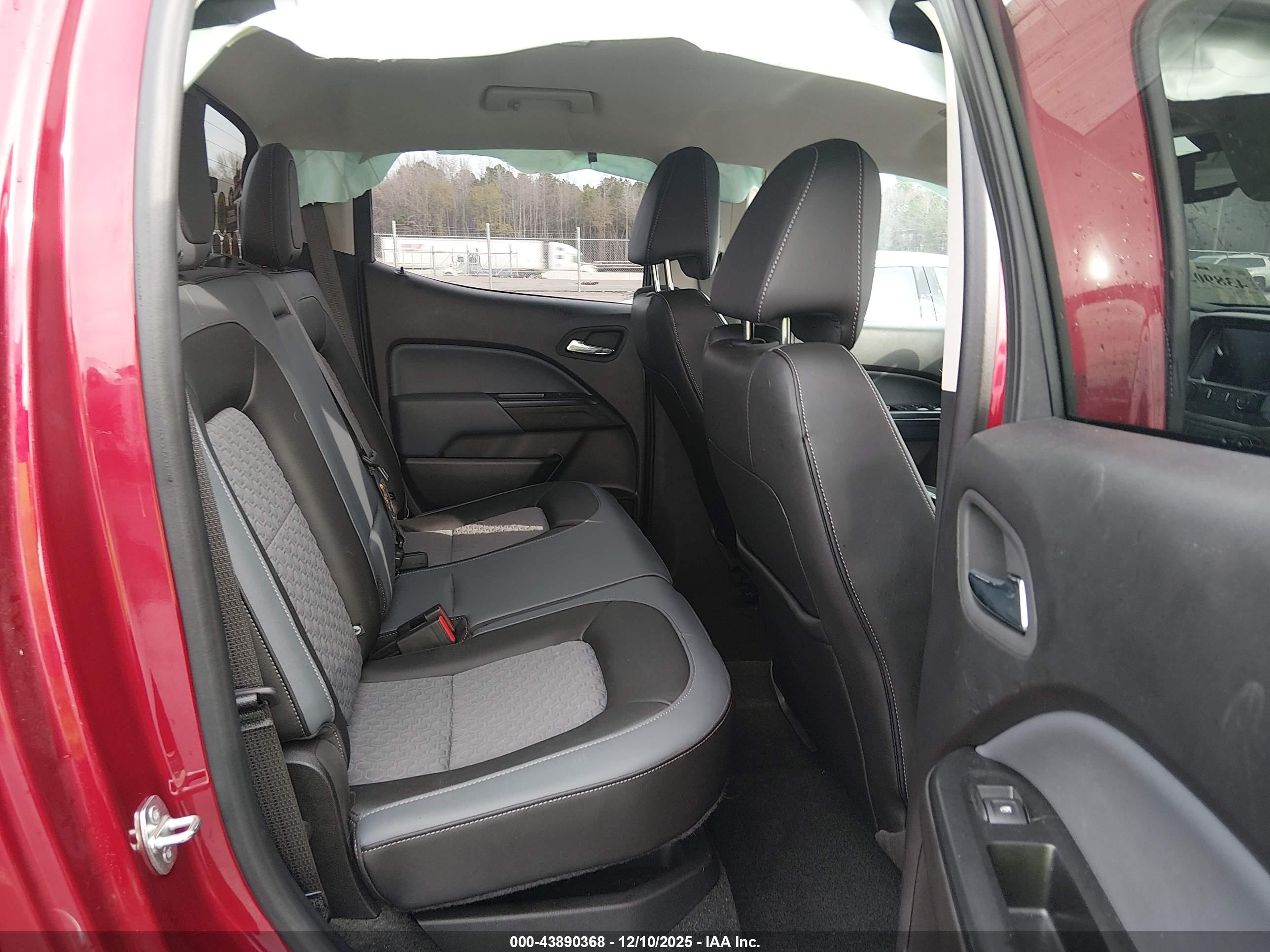 CHEVROLET COLORADO image 8
