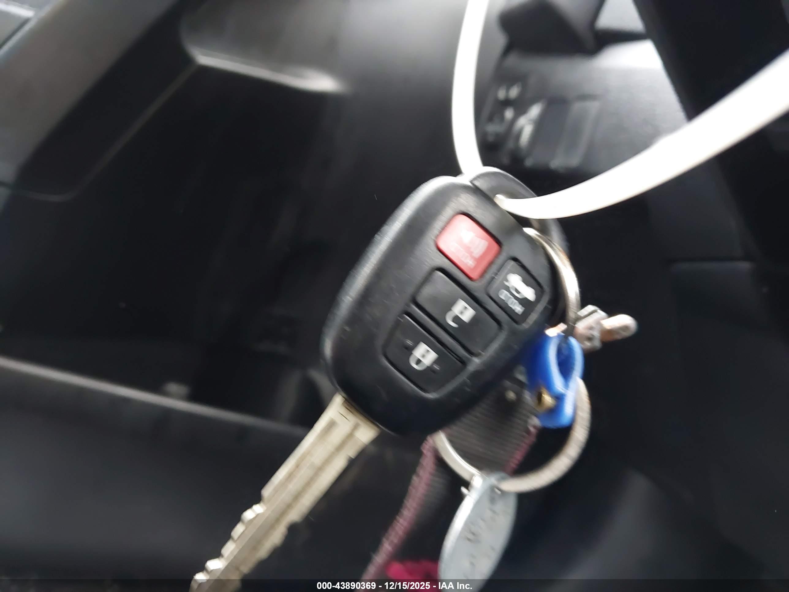 TOYOTA COROLLA image 11