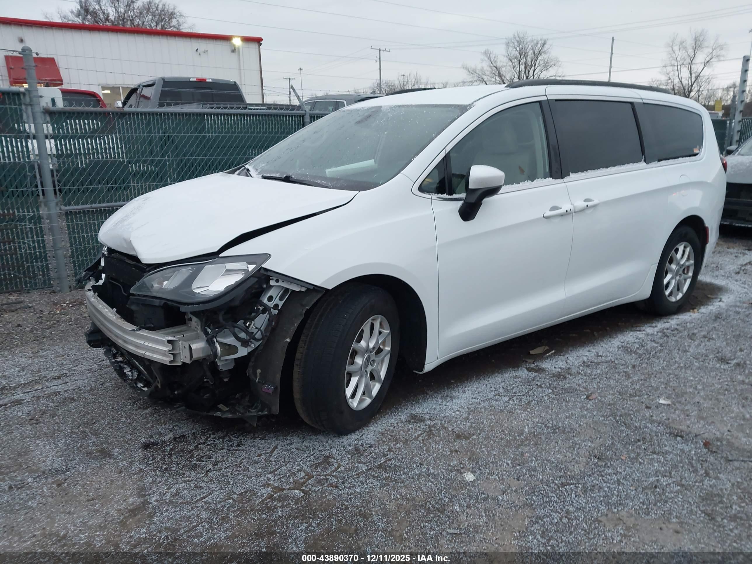 CHRYSLER VOYAGER image 2