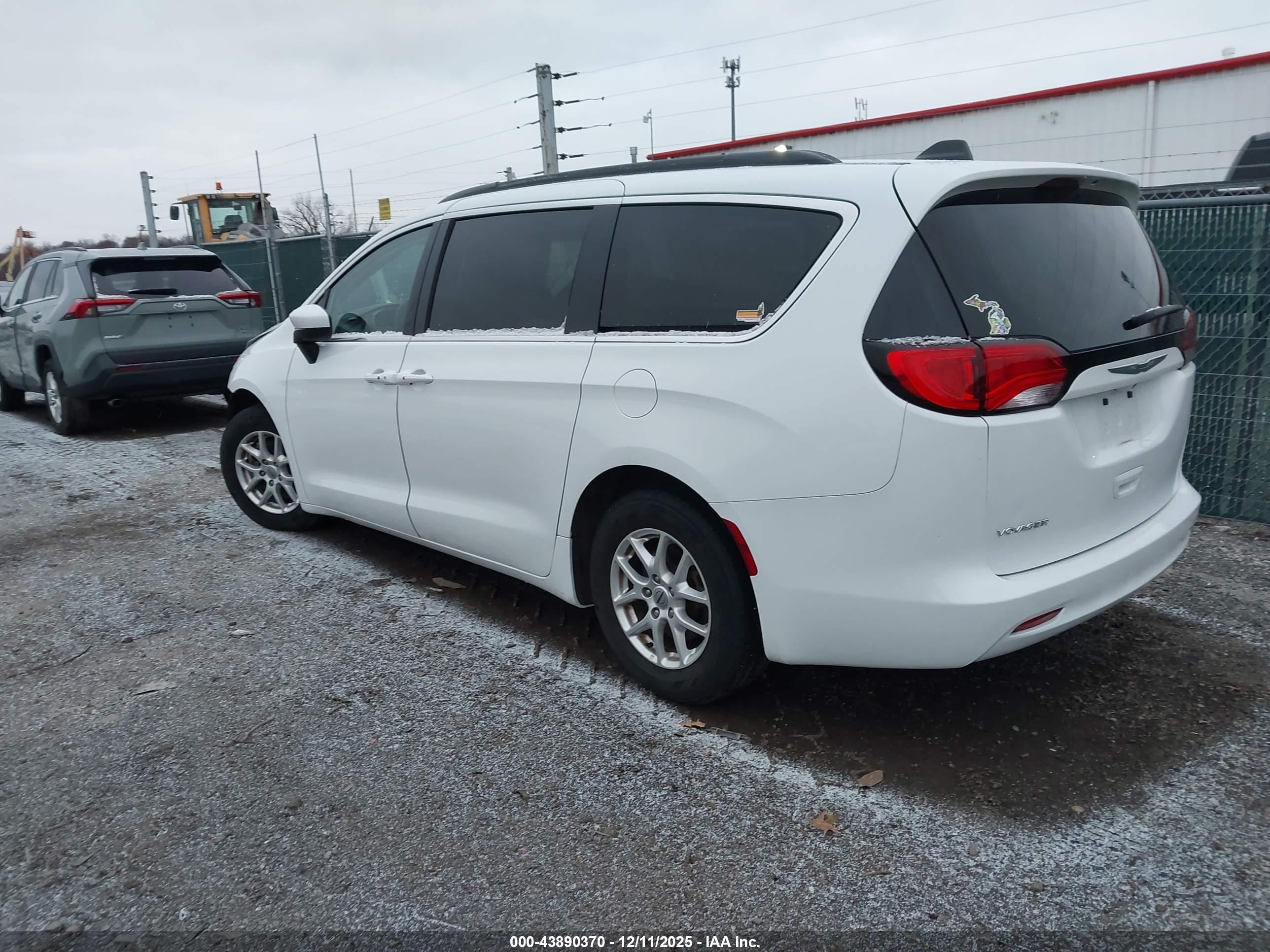 CHRYSLER VOYAGER image 3