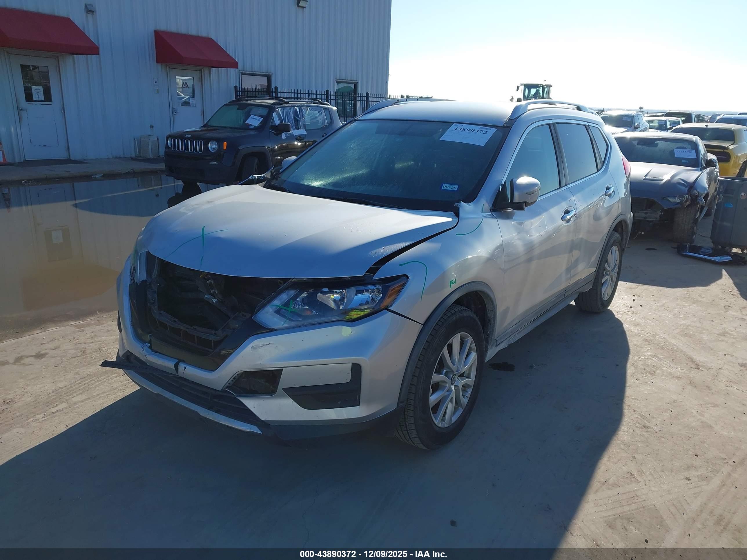 NISSAN ROGUE image 2