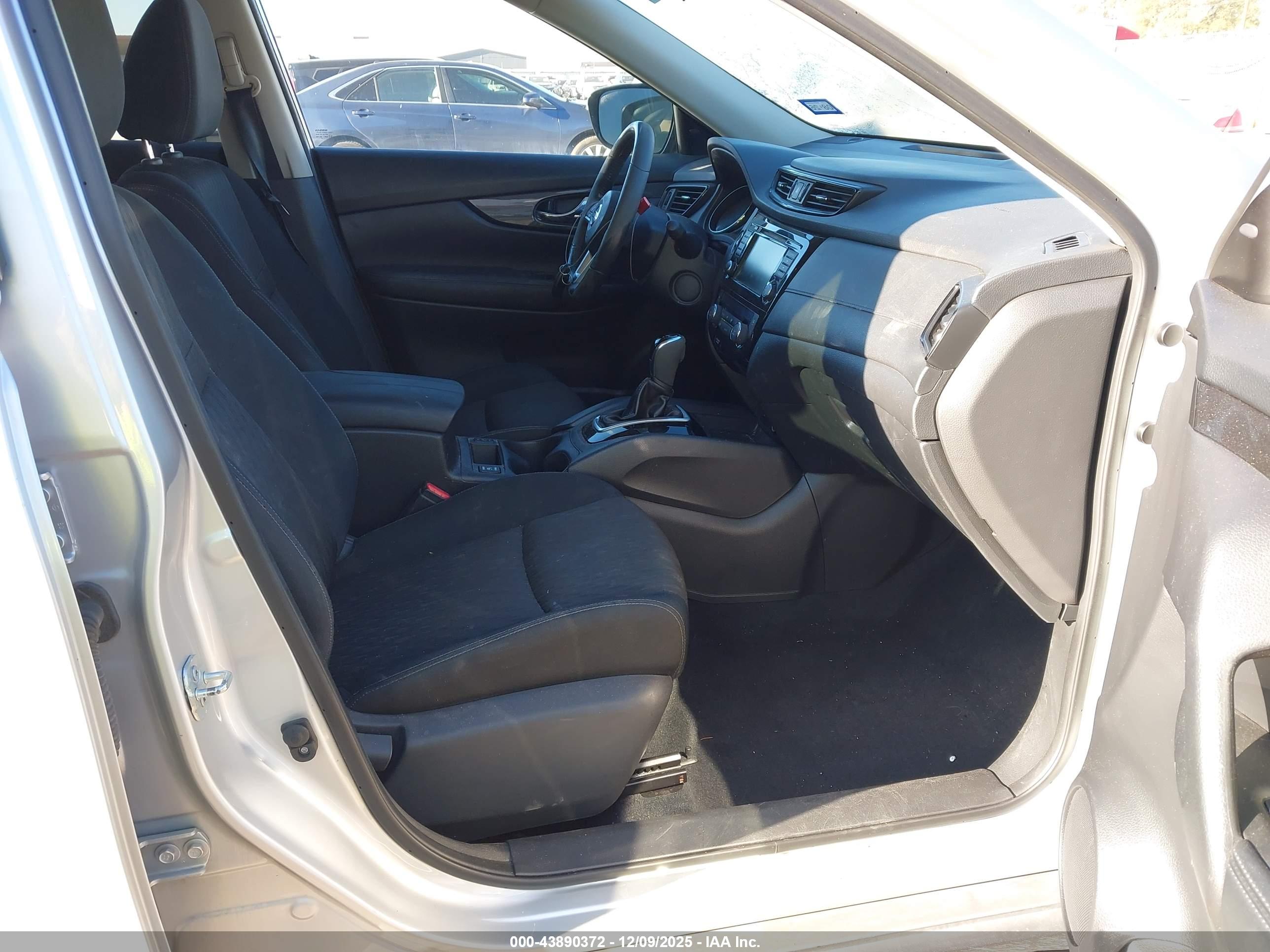 NISSAN ROGUE image 5