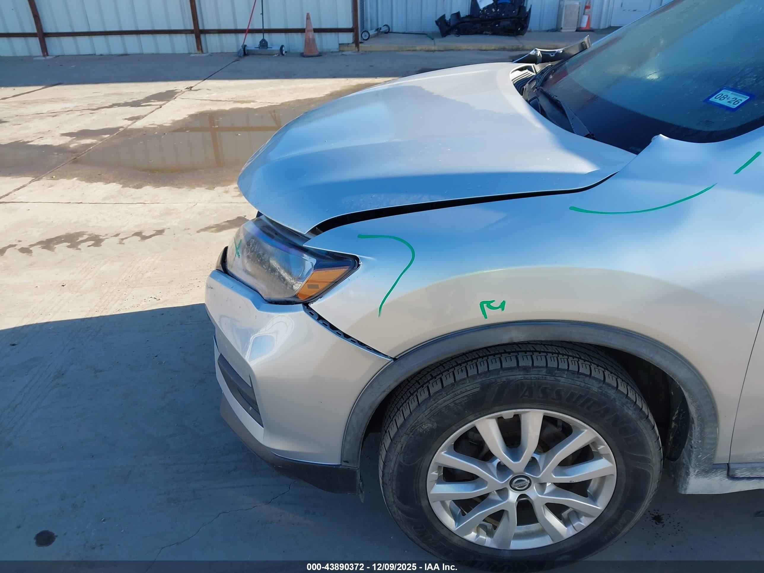 NISSAN ROGUE image 6