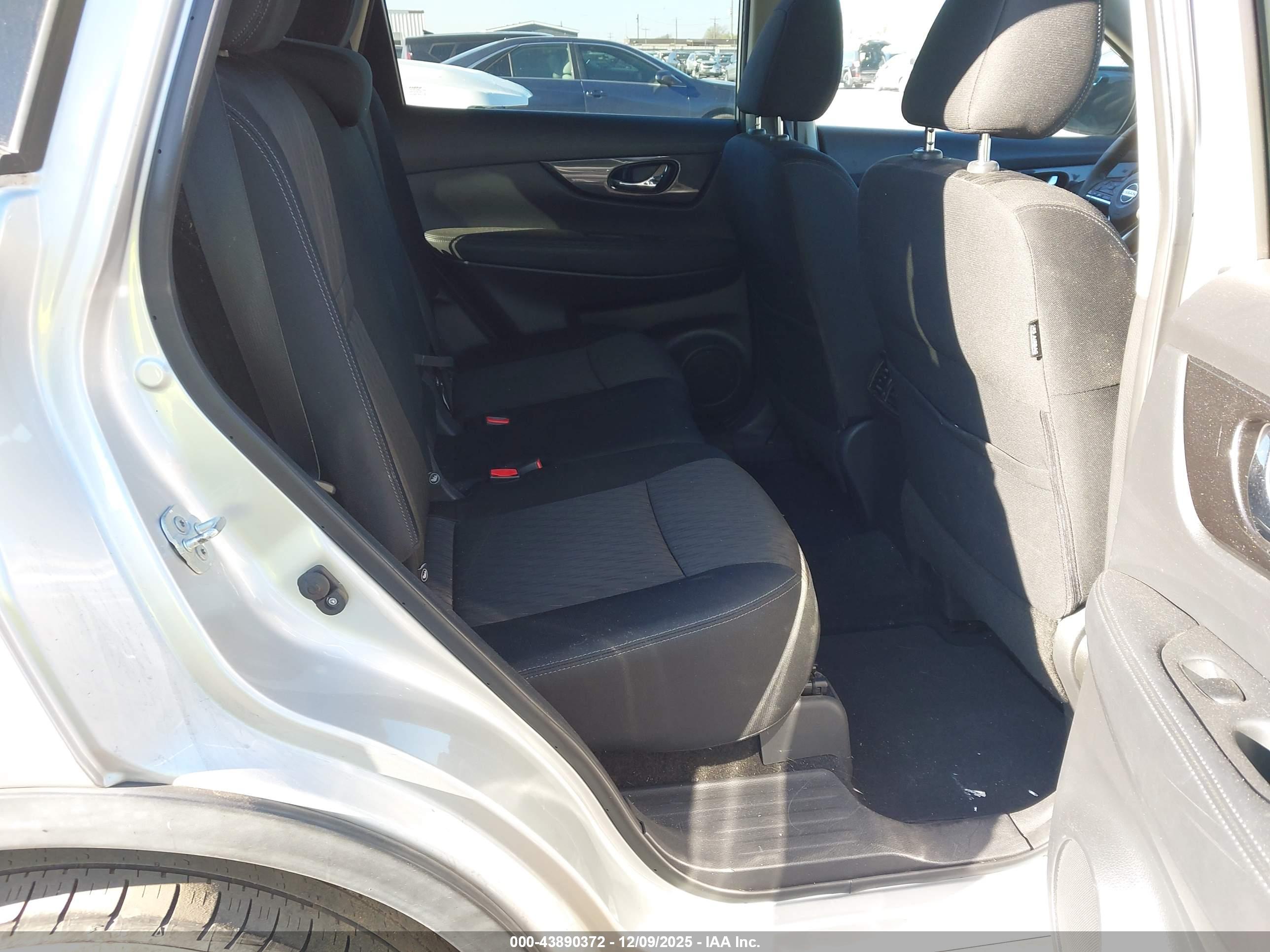 NISSAN ROGUE image 8