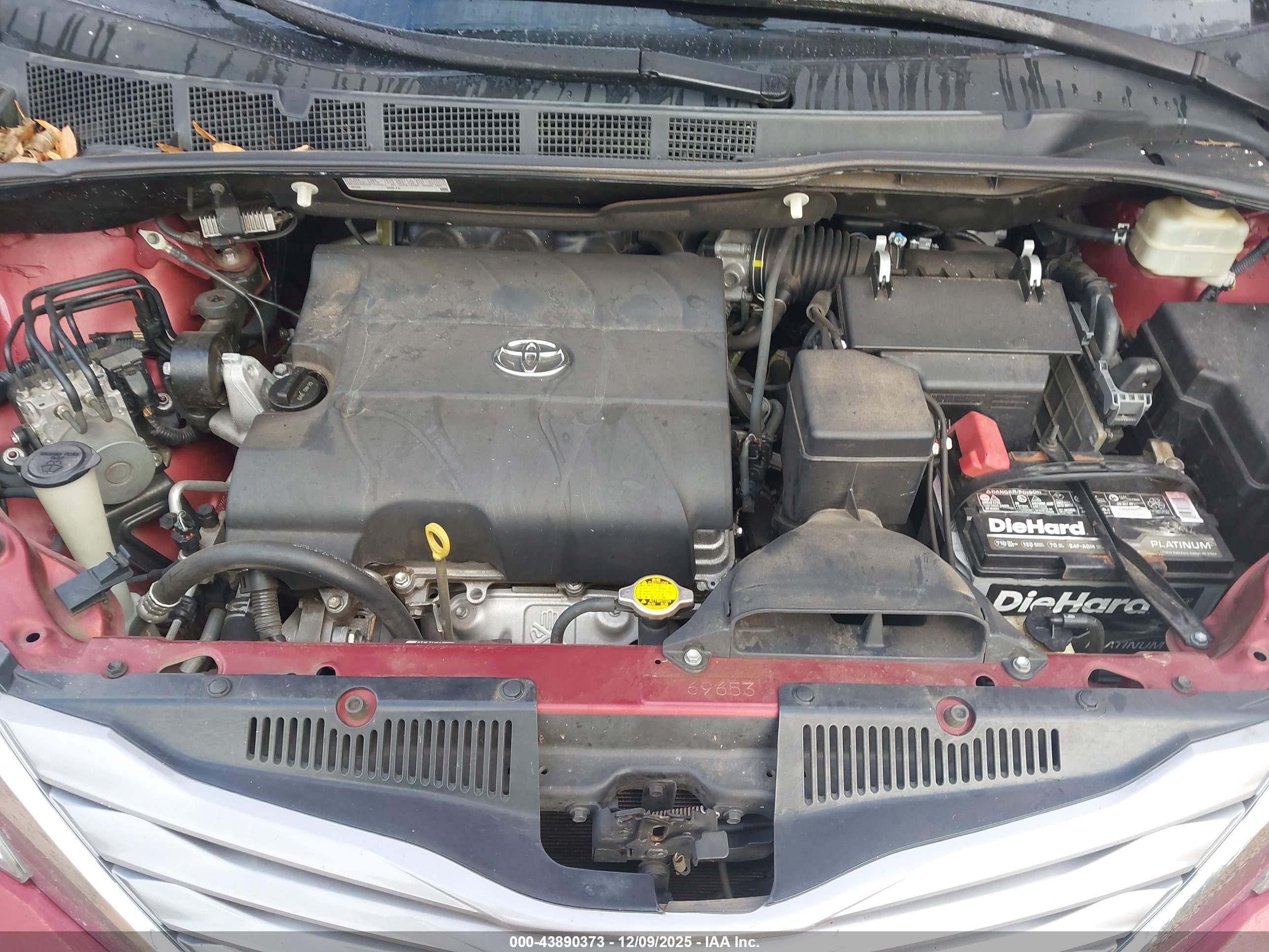 TOYOTA SIENNA image 10
