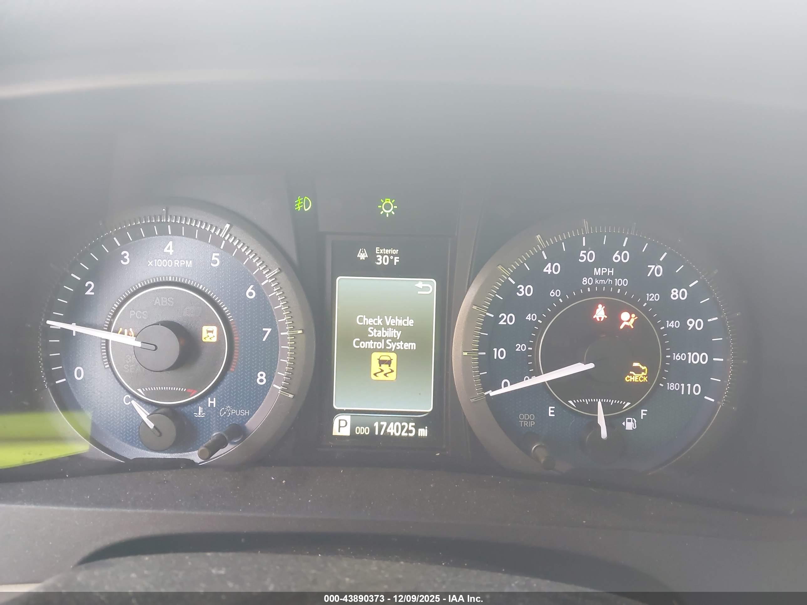 TOYOTA SIENNA image 7
