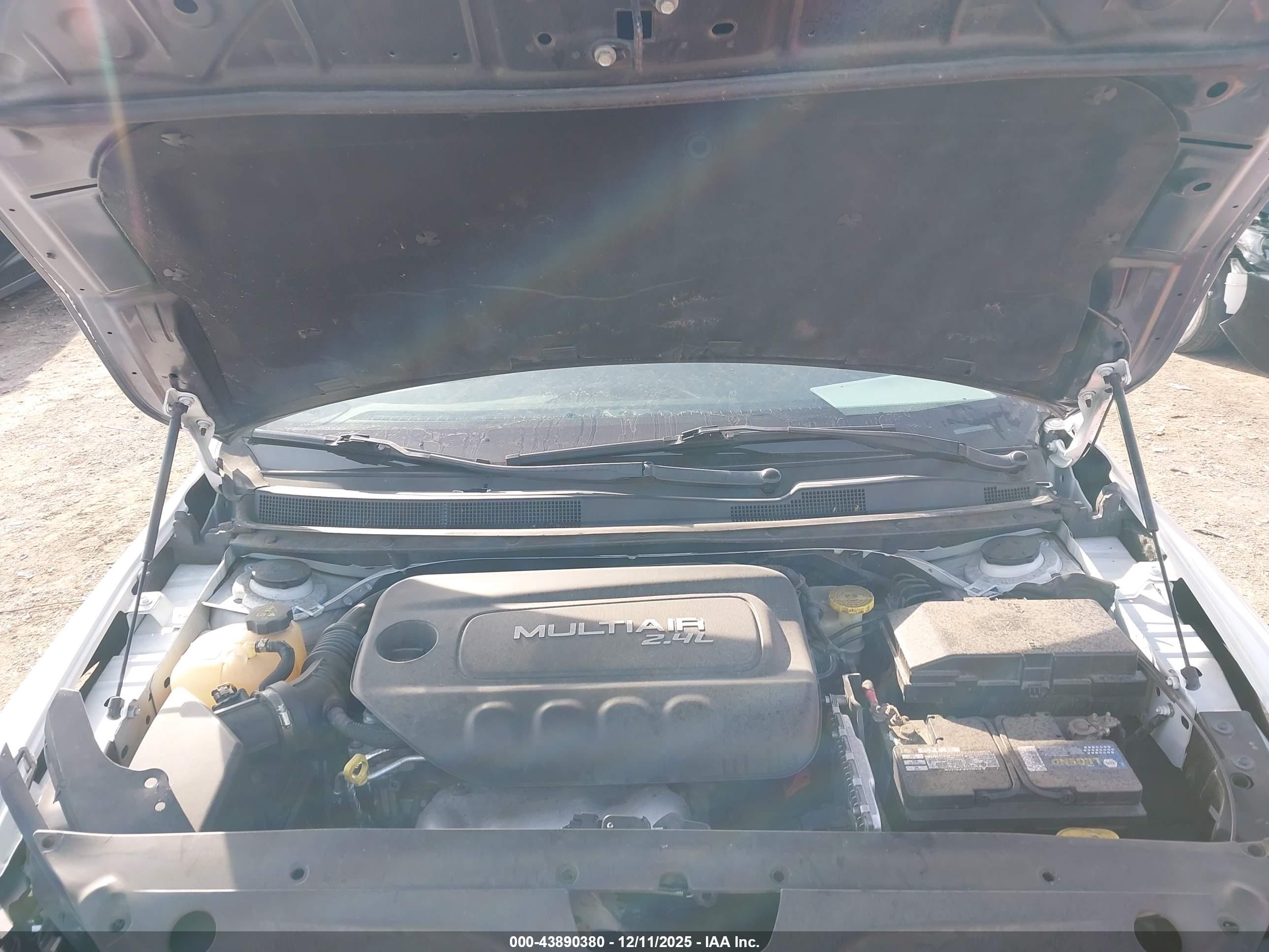 CHRYSLER 200 image 10
