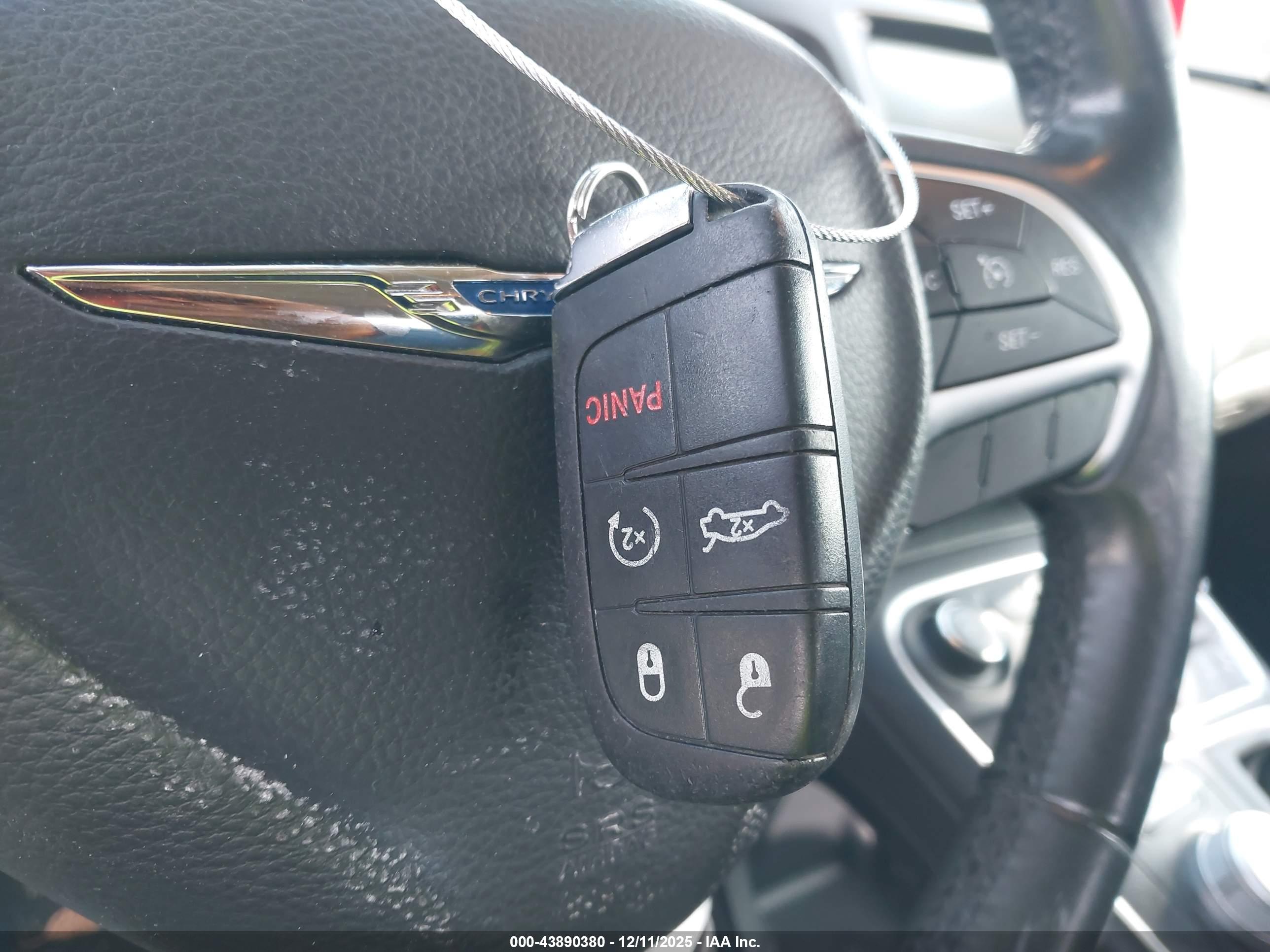 CHRYSLER 200 image 11