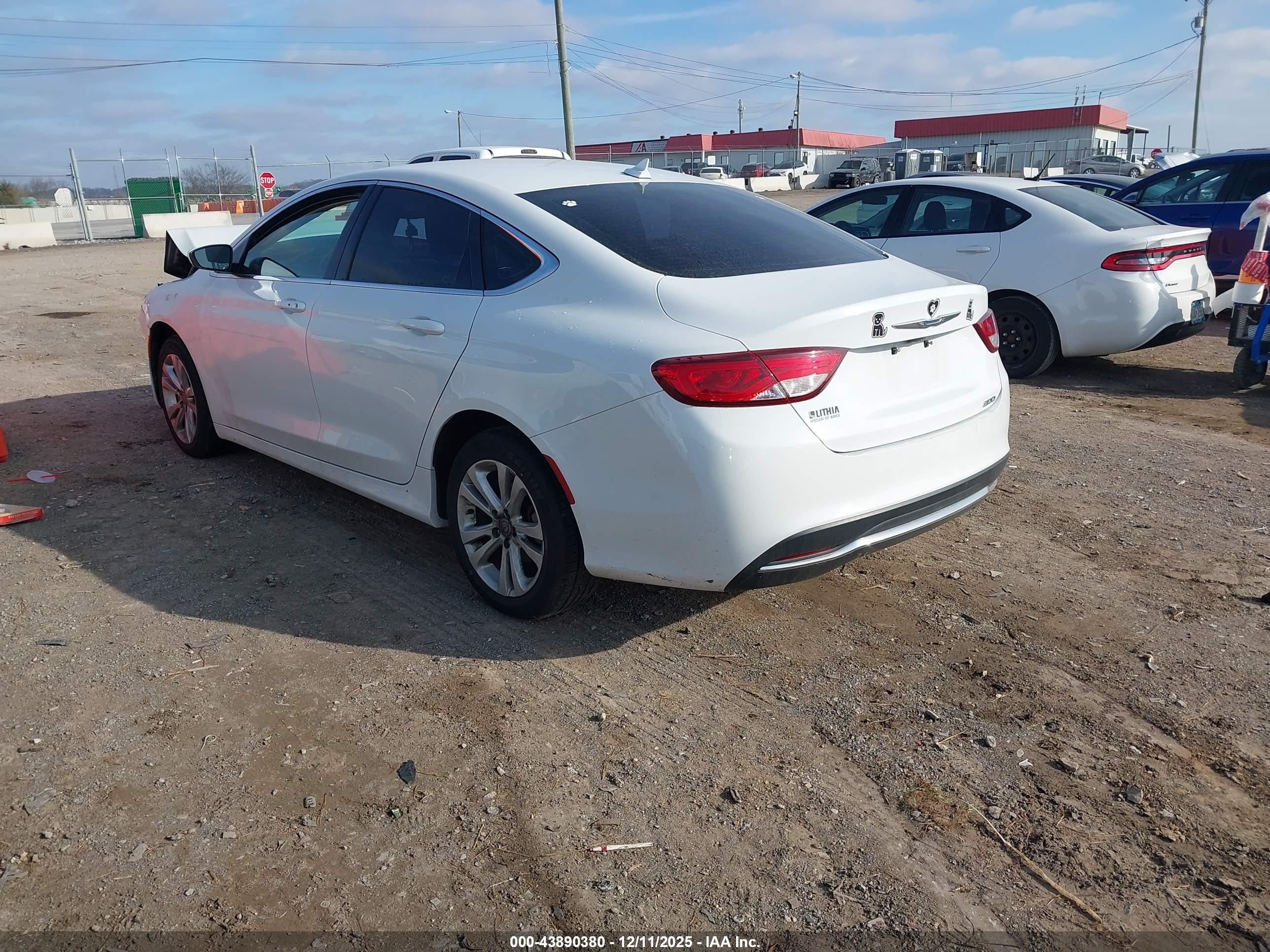 CHRYSLER 200 image 3