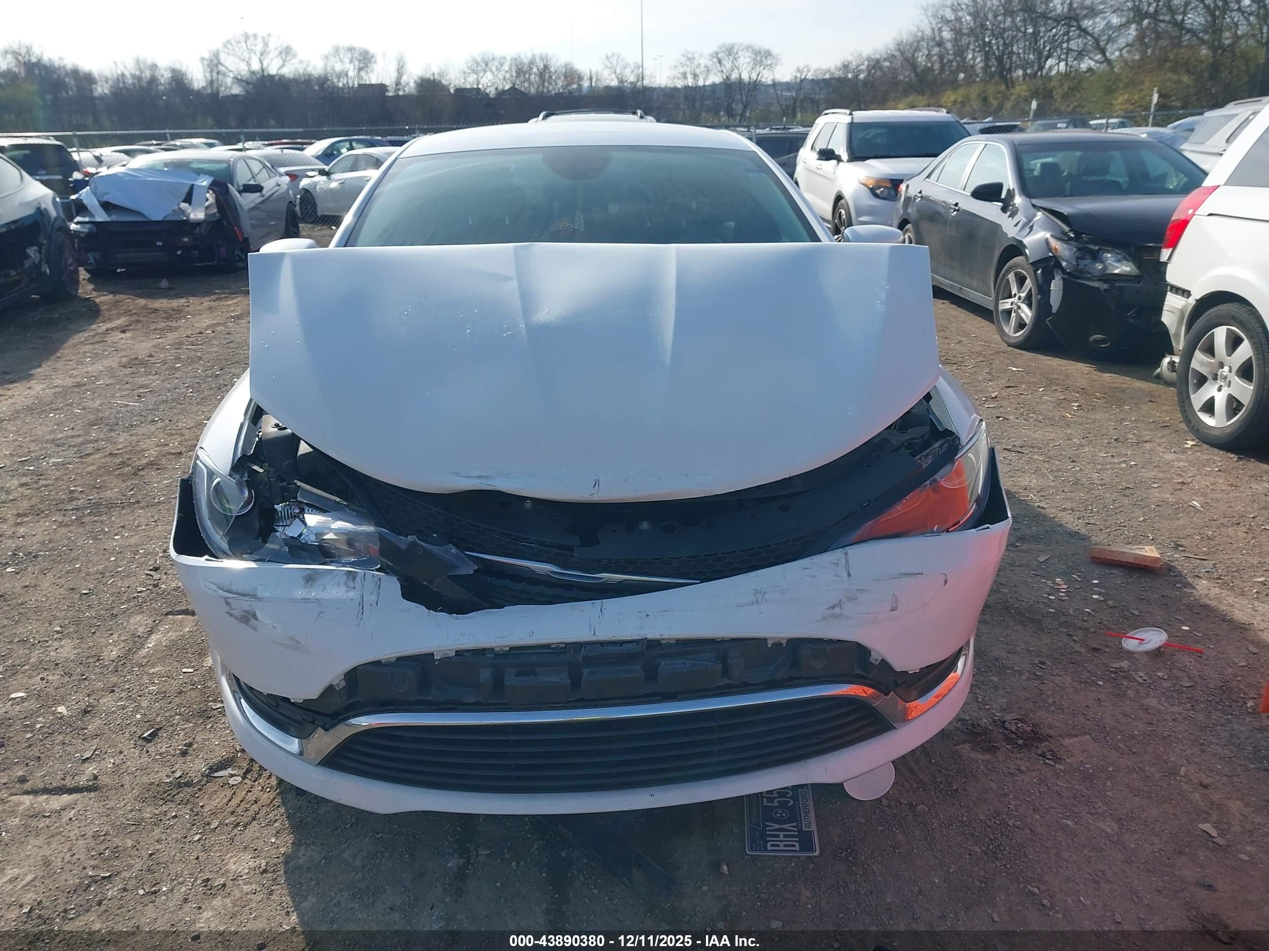 CHRYSLER 200 image 6