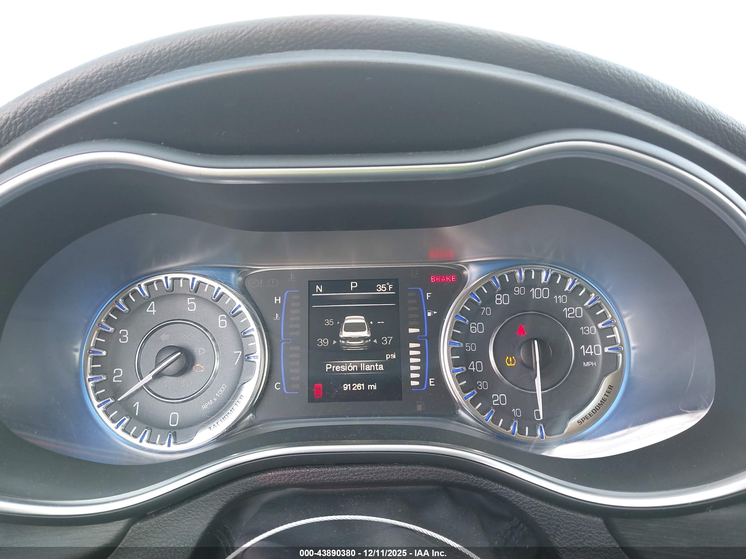 CHRYSLER 200 image 7