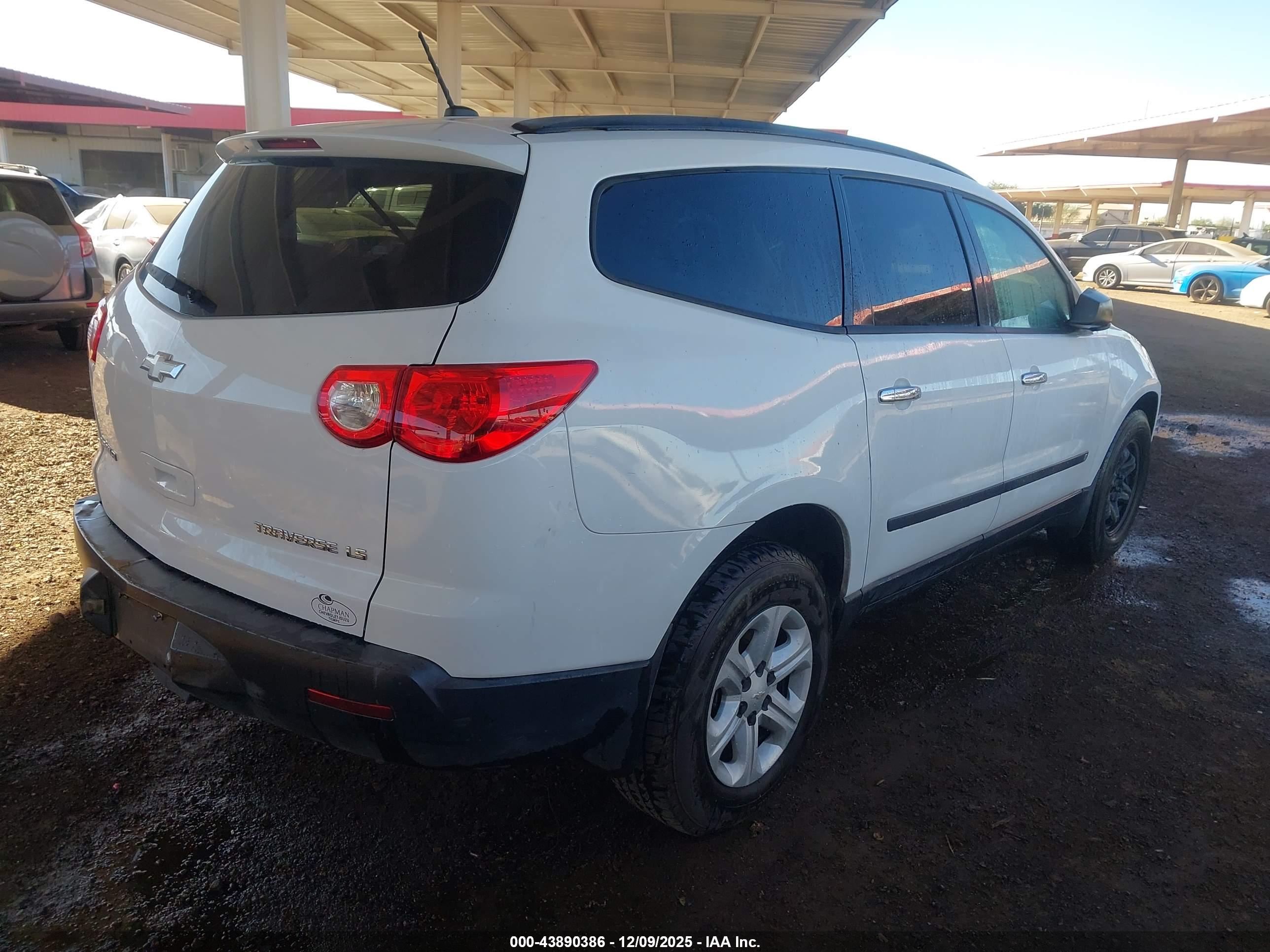 CHEVROLET TRAVERSE image 4