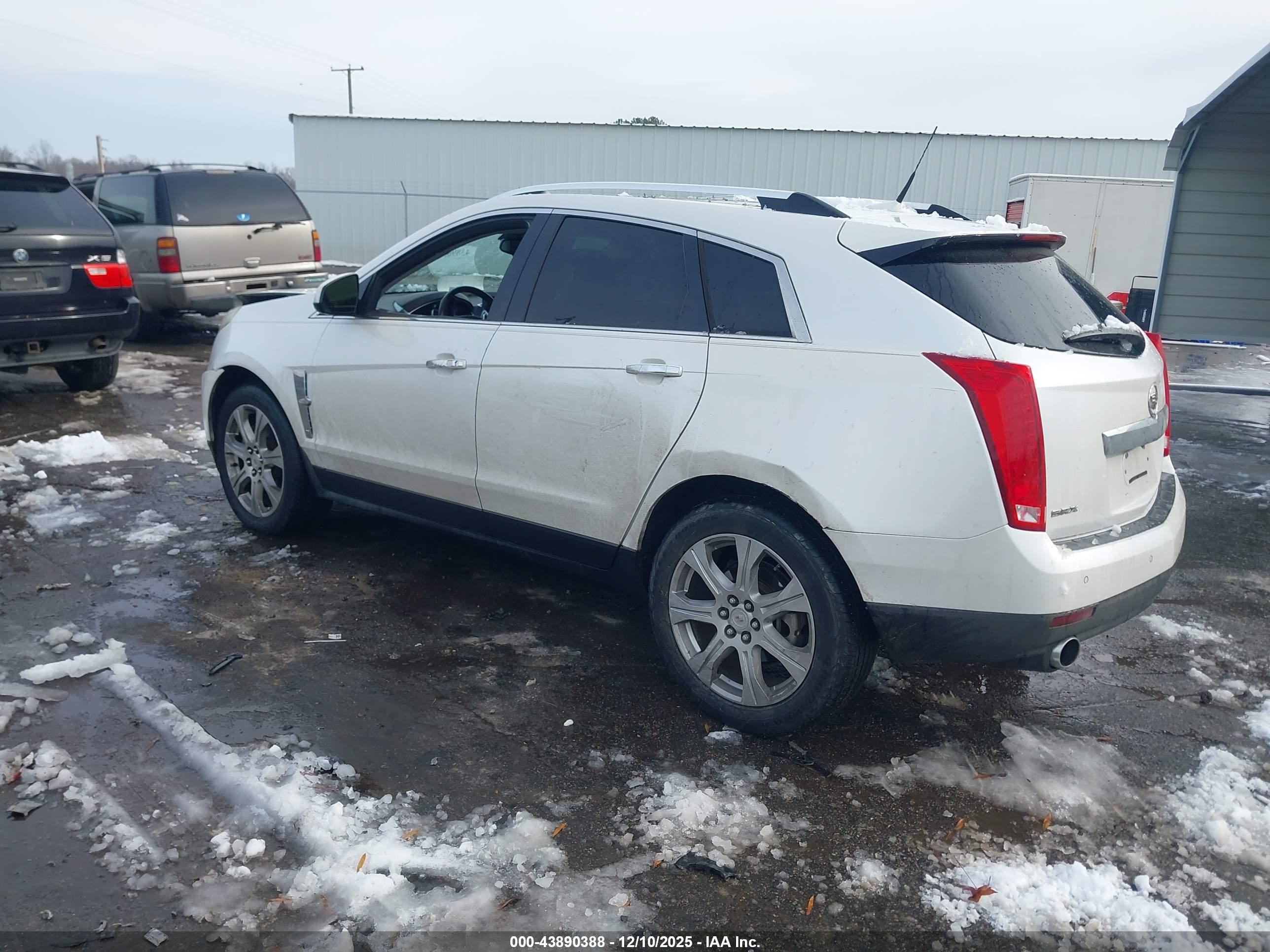CADILLAC SRX image 3