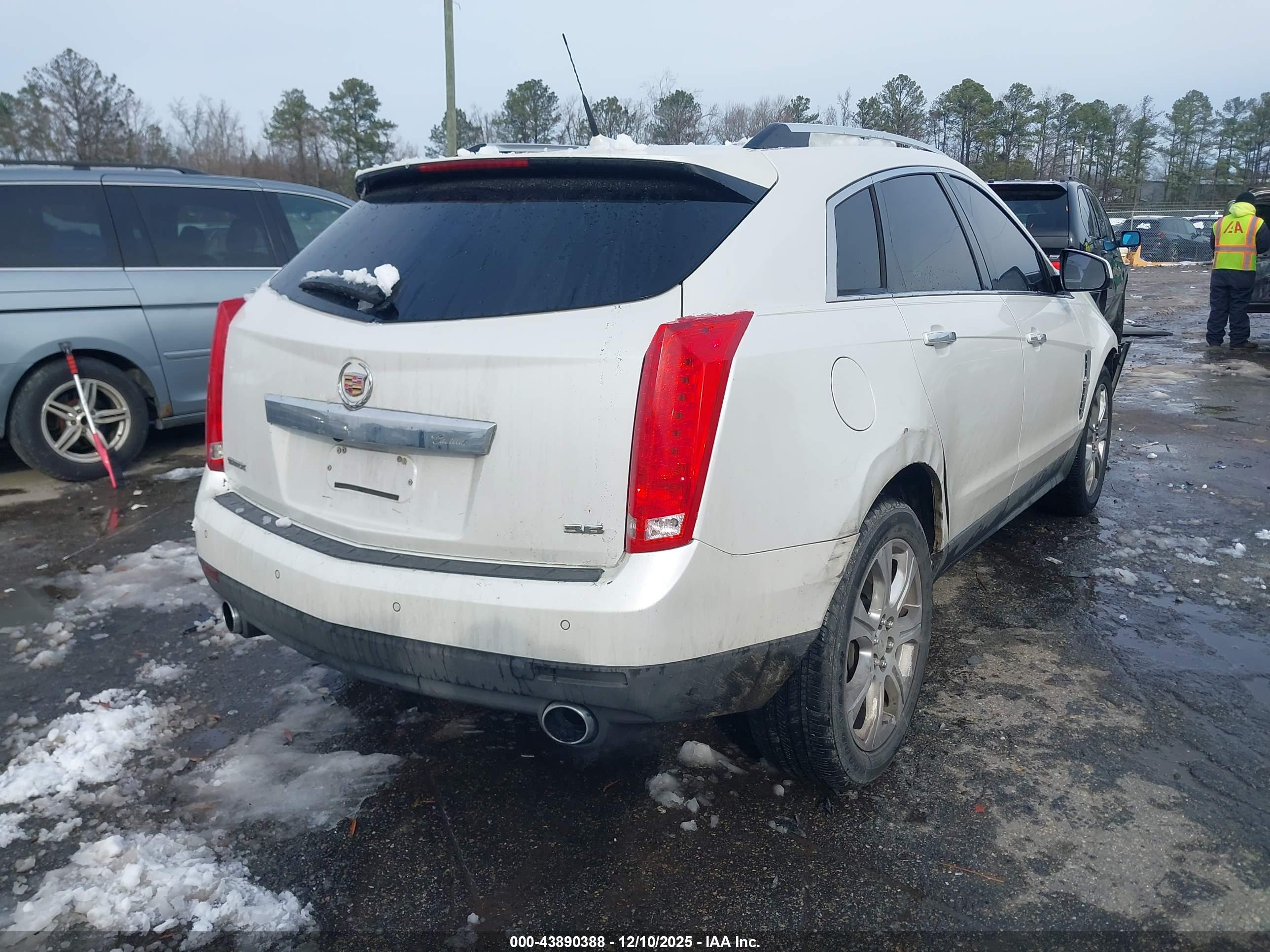 CADILLAC SRX image 4