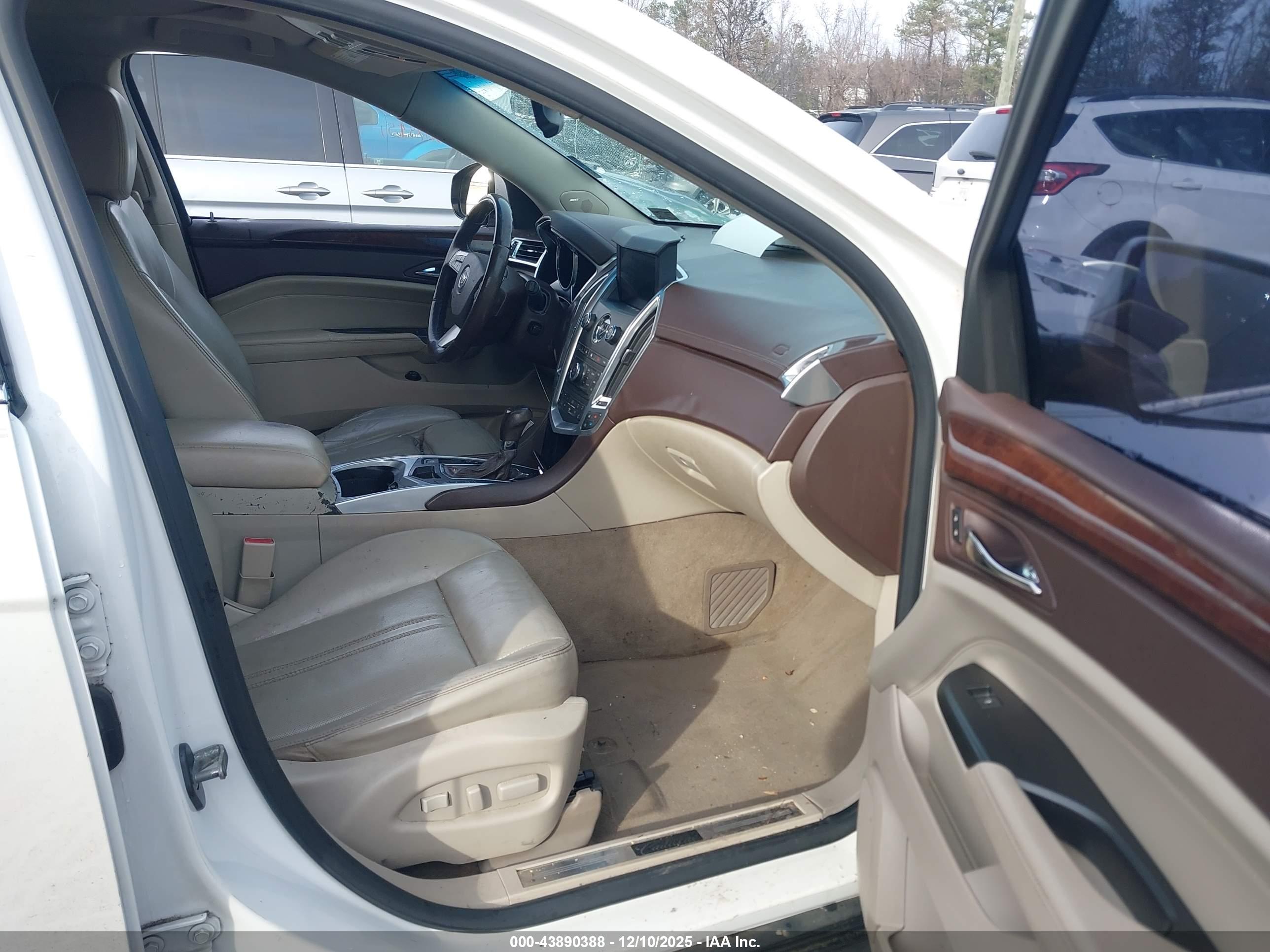 CADILLAC SRX image 5