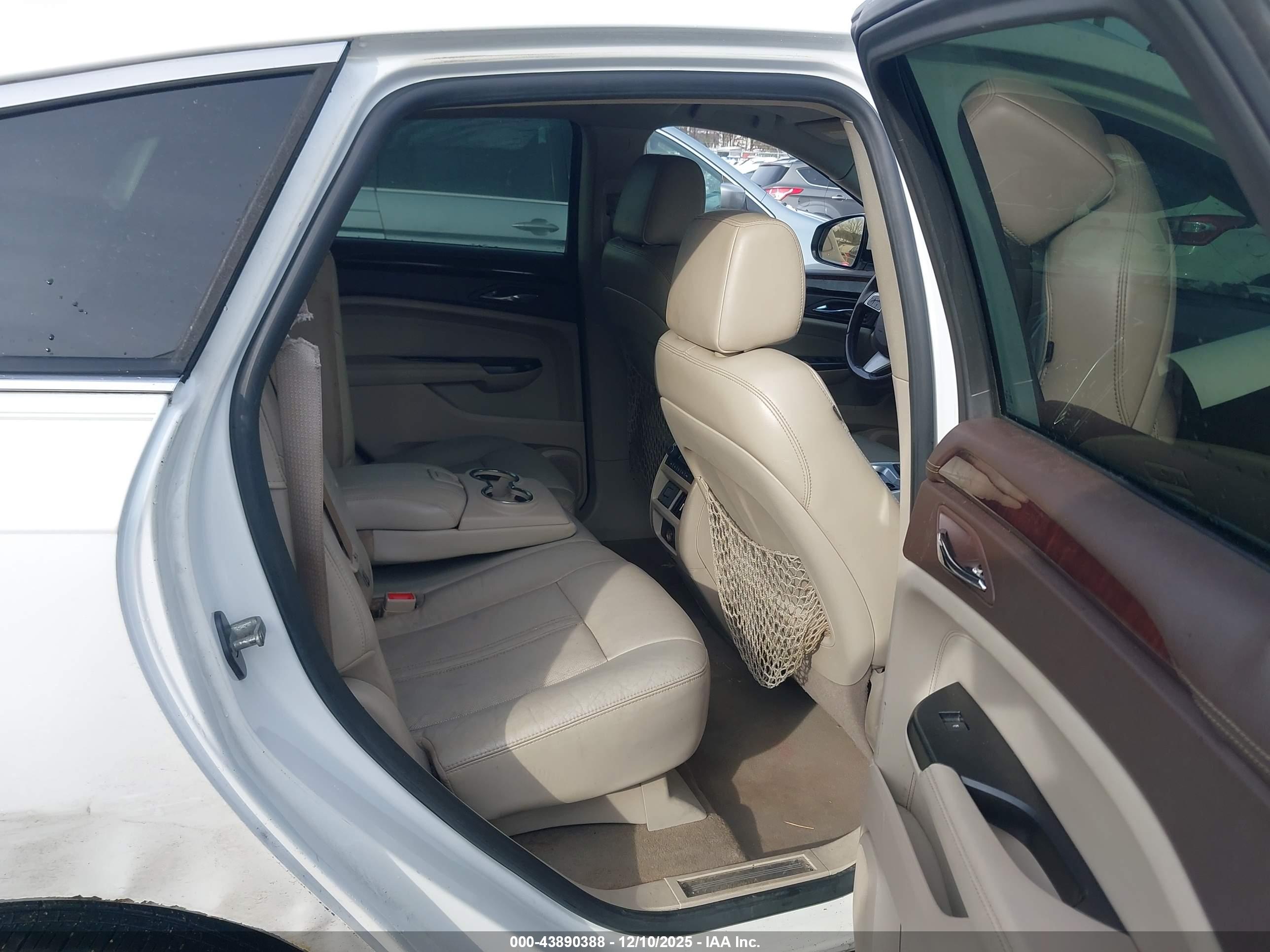 CADILLAC SRX image 8