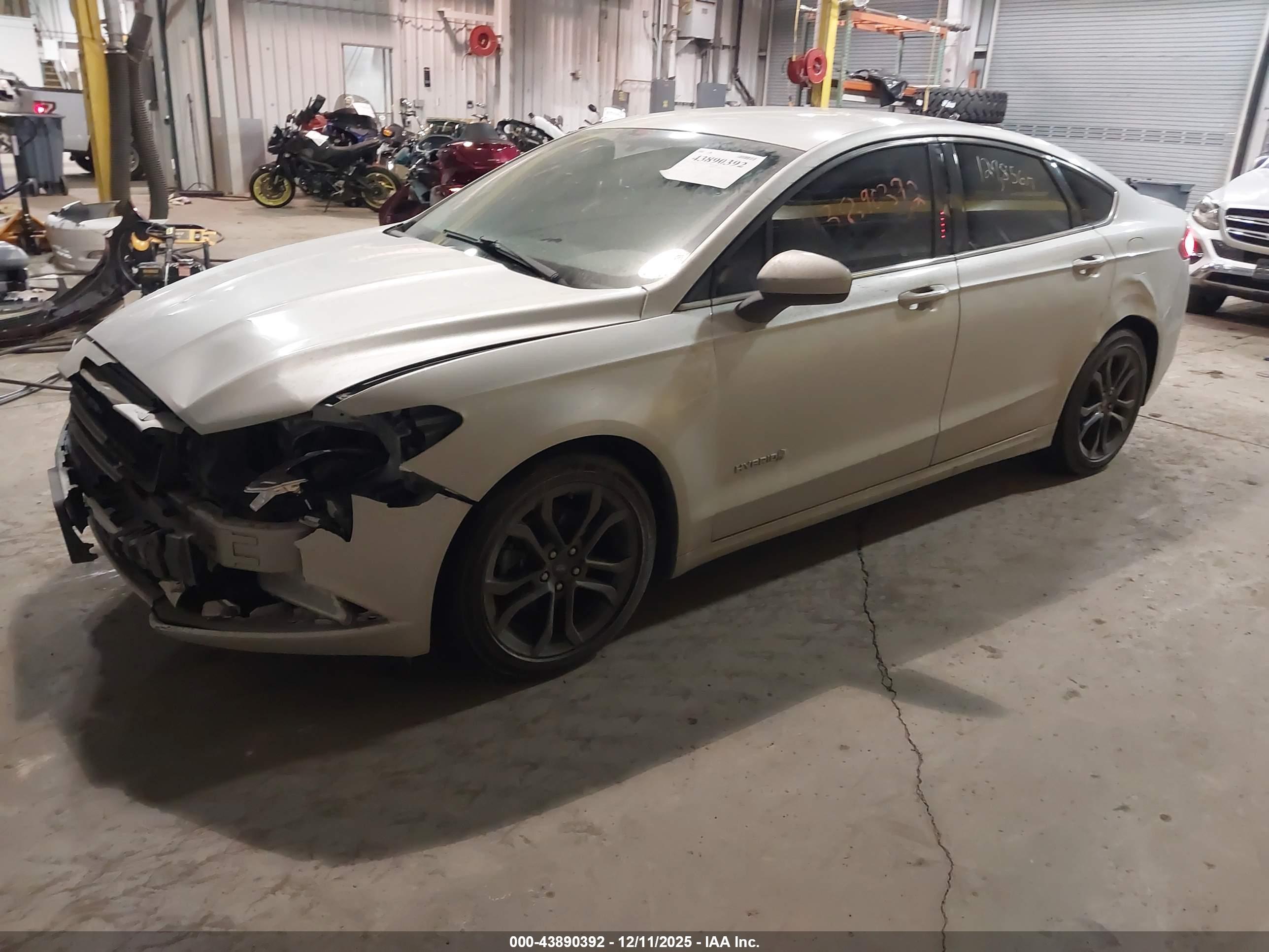 FORD FUSION image 2