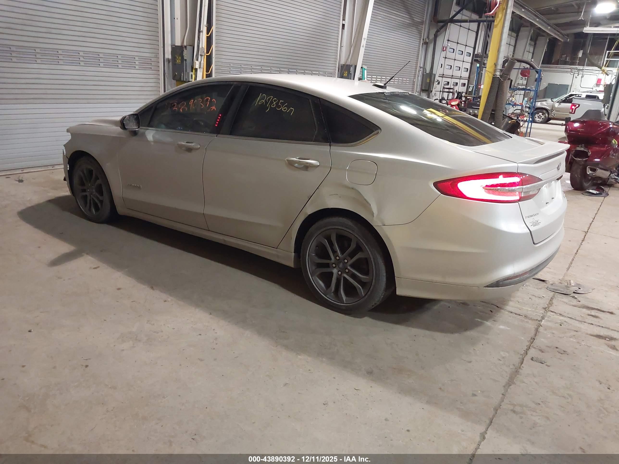FORD FUSION image 3