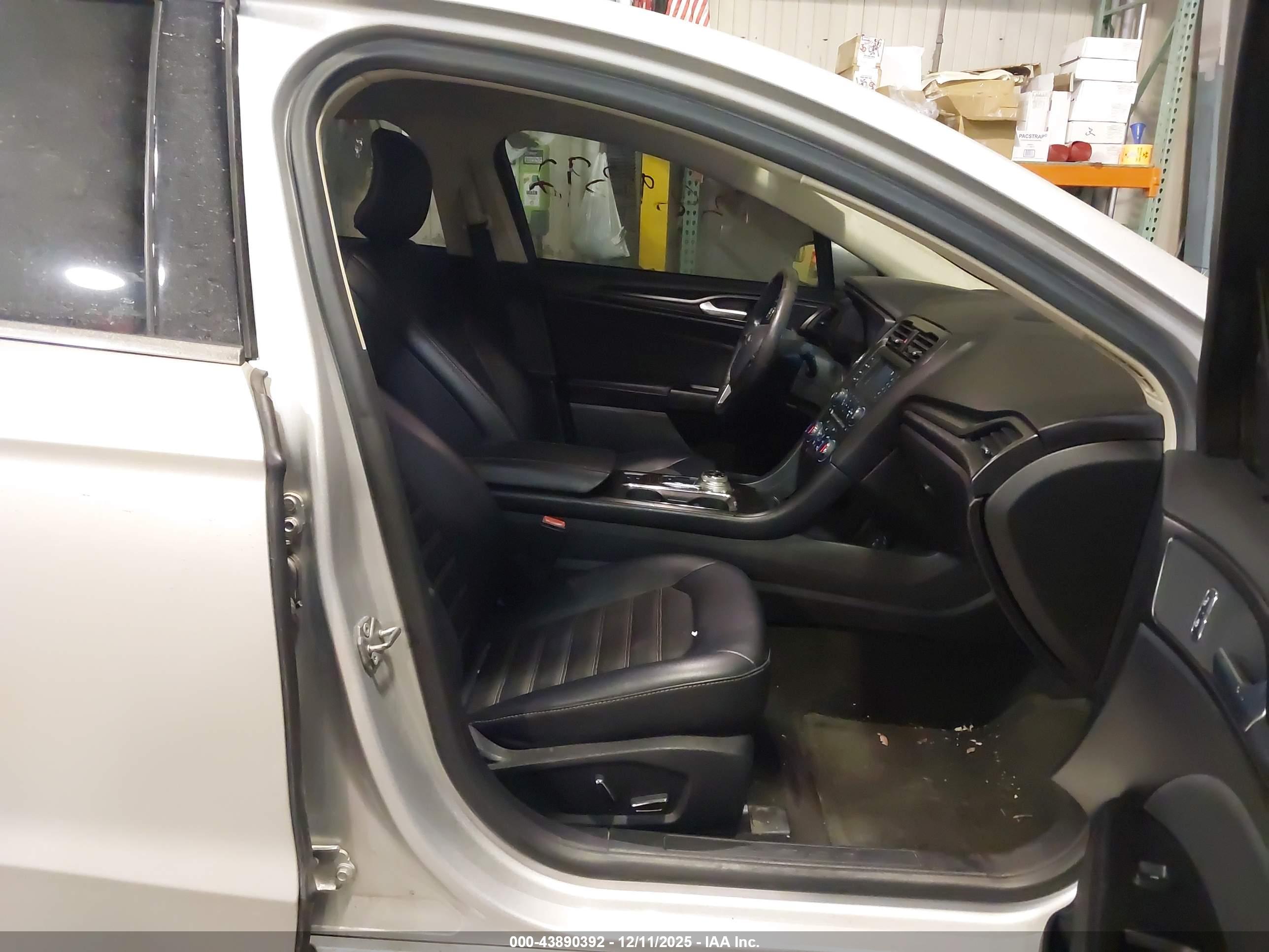 FORD FUSION image 5