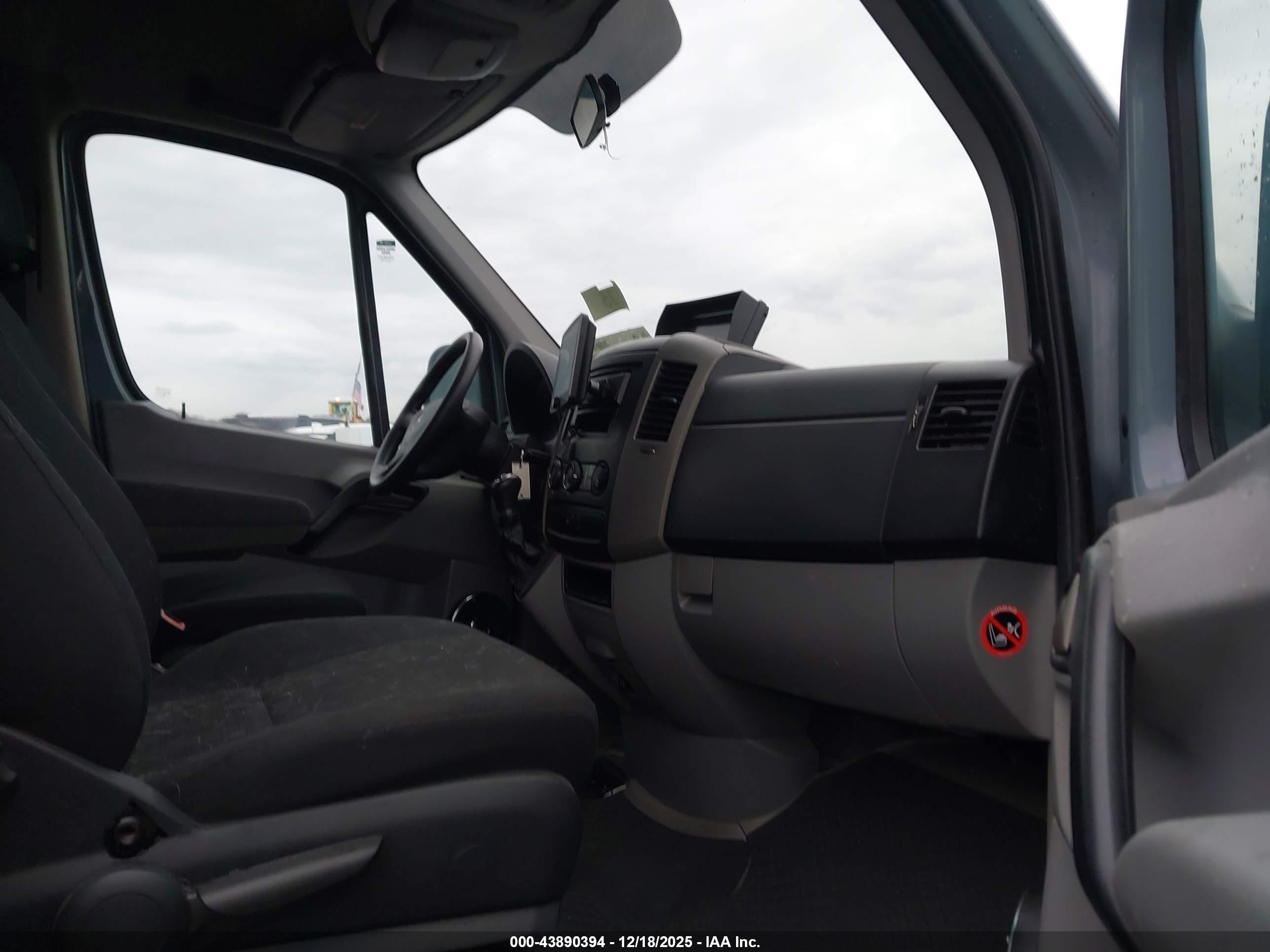 MERCEDES-BENZ SPRINTER image 5