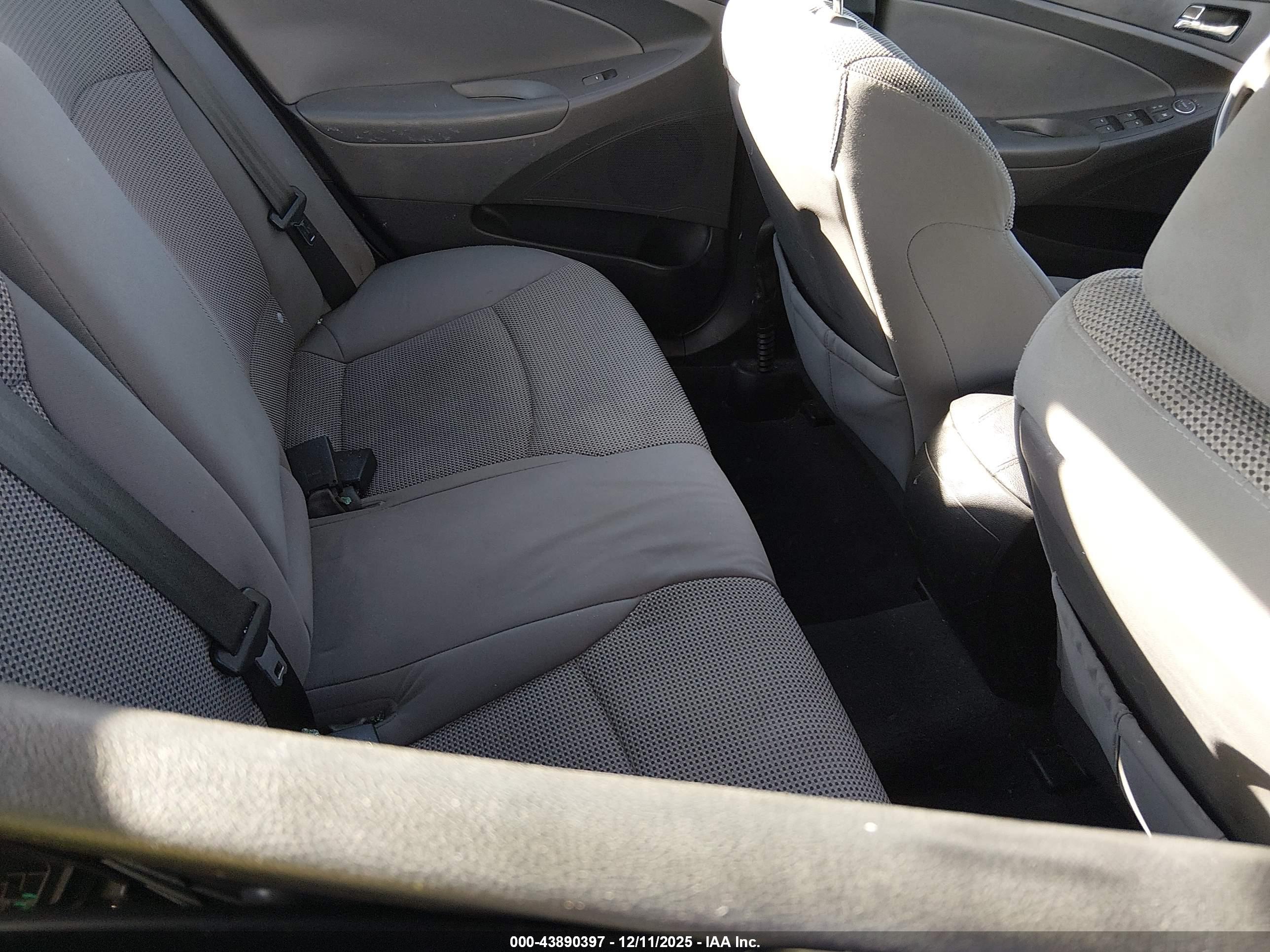 HYUNDAI SONATA image 8