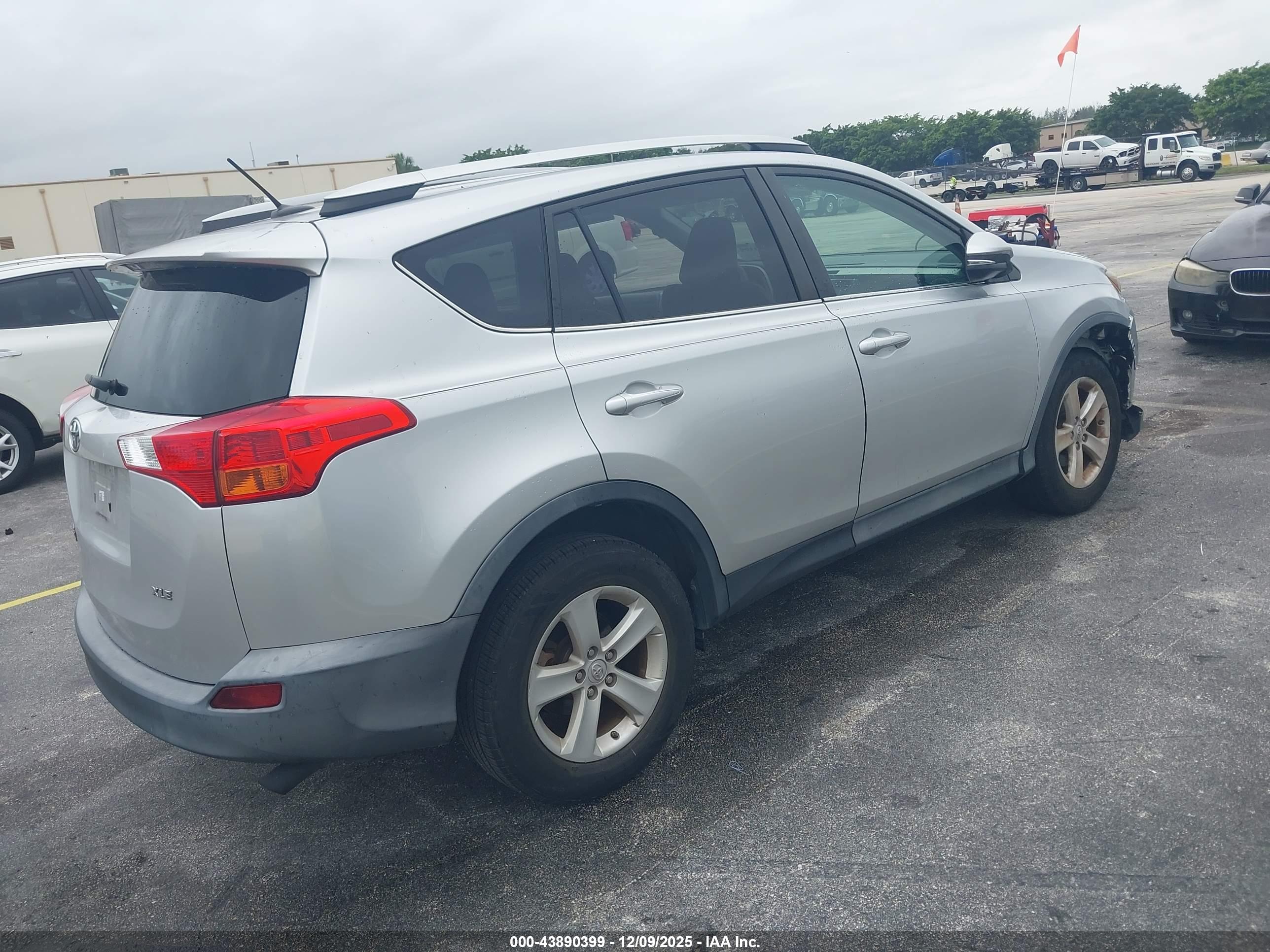 TOYOTA RAV4 image 4