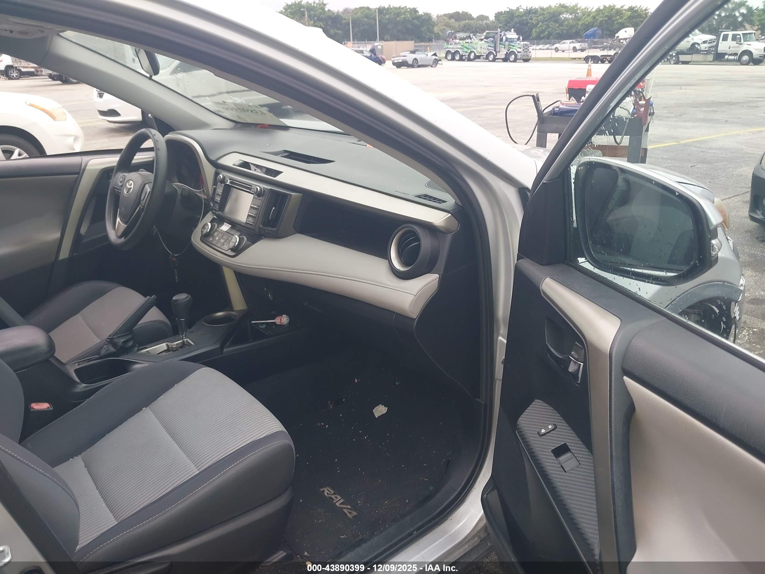 TOYOTA RAV4 image 5