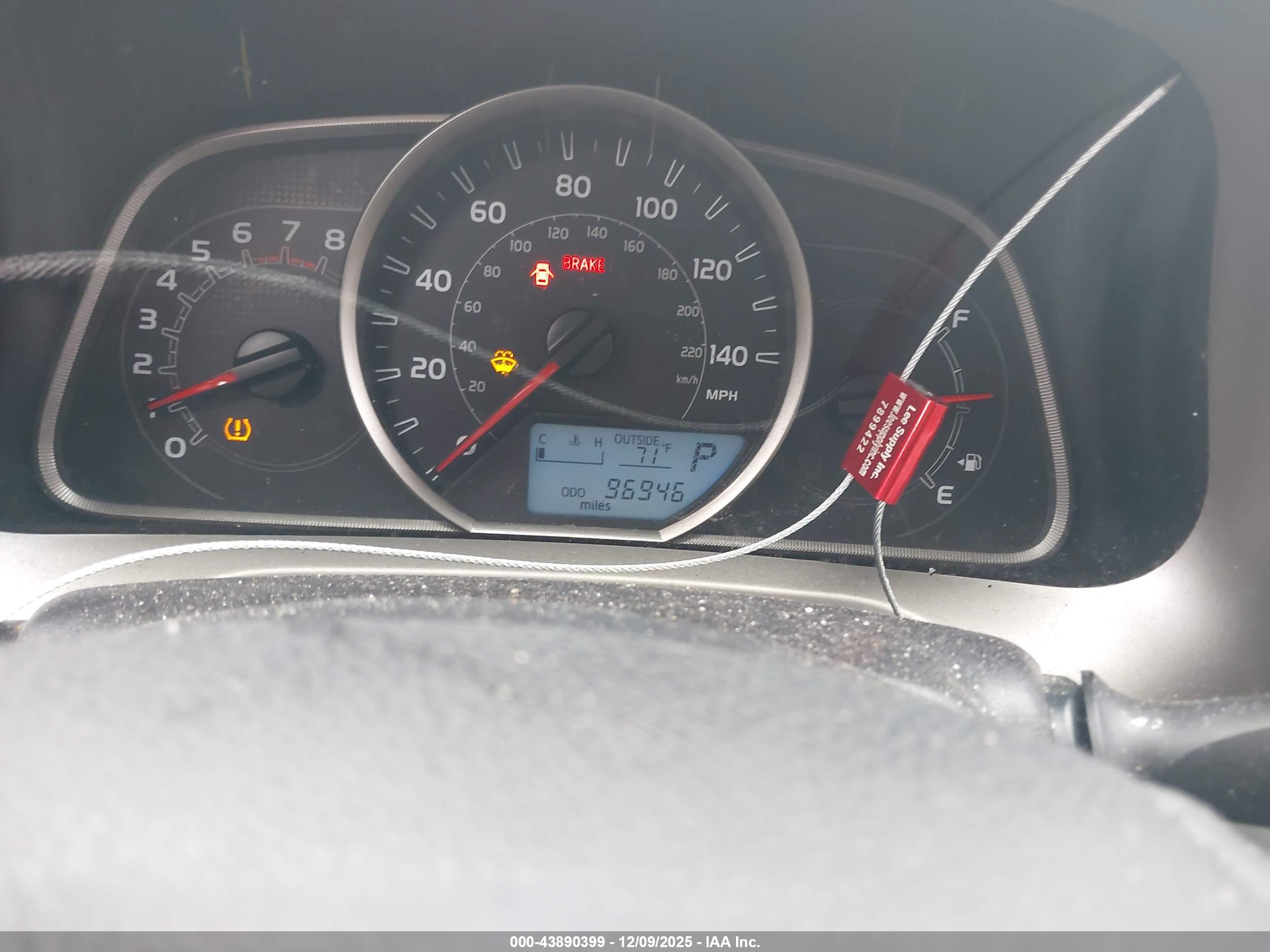 TOYOTA RAV4 image 7